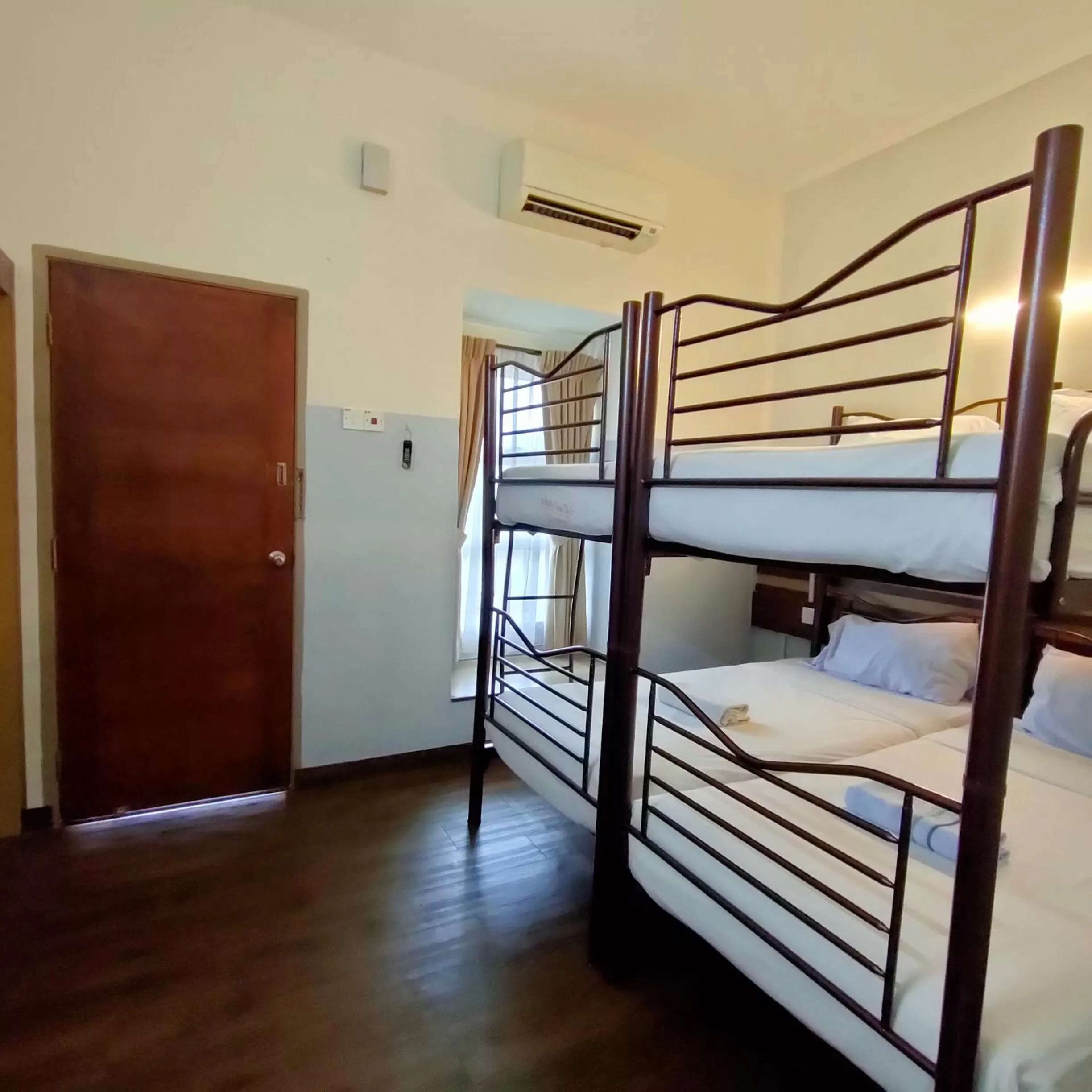 Quadruple Room with Private Bathroom in Cozzy Motel Malacca
