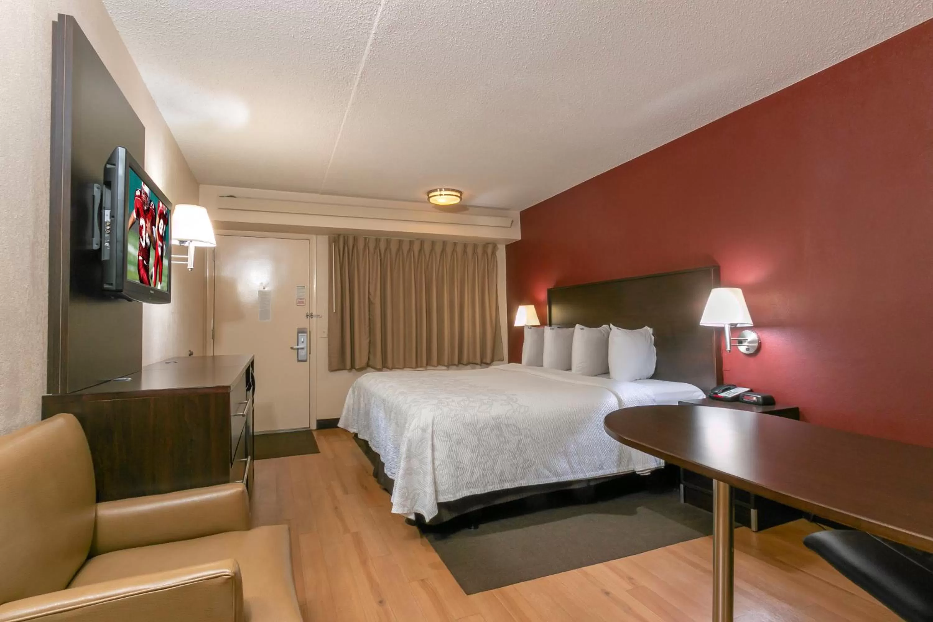 Deluxe King Room Disability Access Smoke Free in Red Roof Inn PLUS+ Washington DC - Manassas