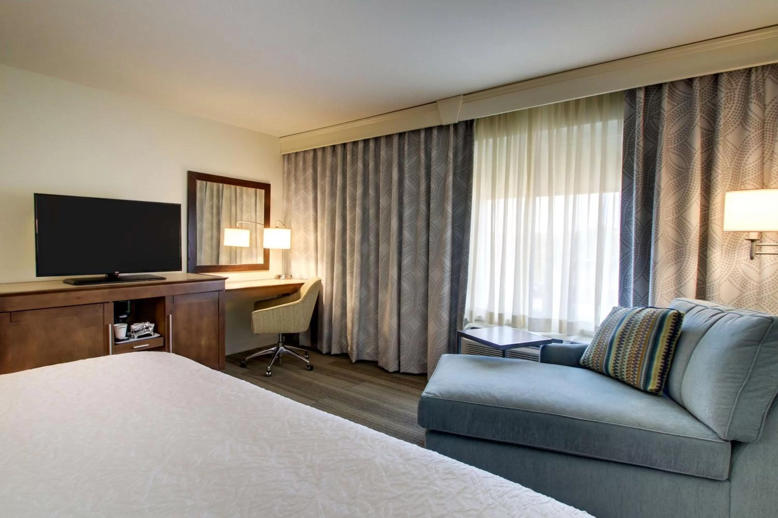 King Room in Hampton Inn & Suites Milwaukee West