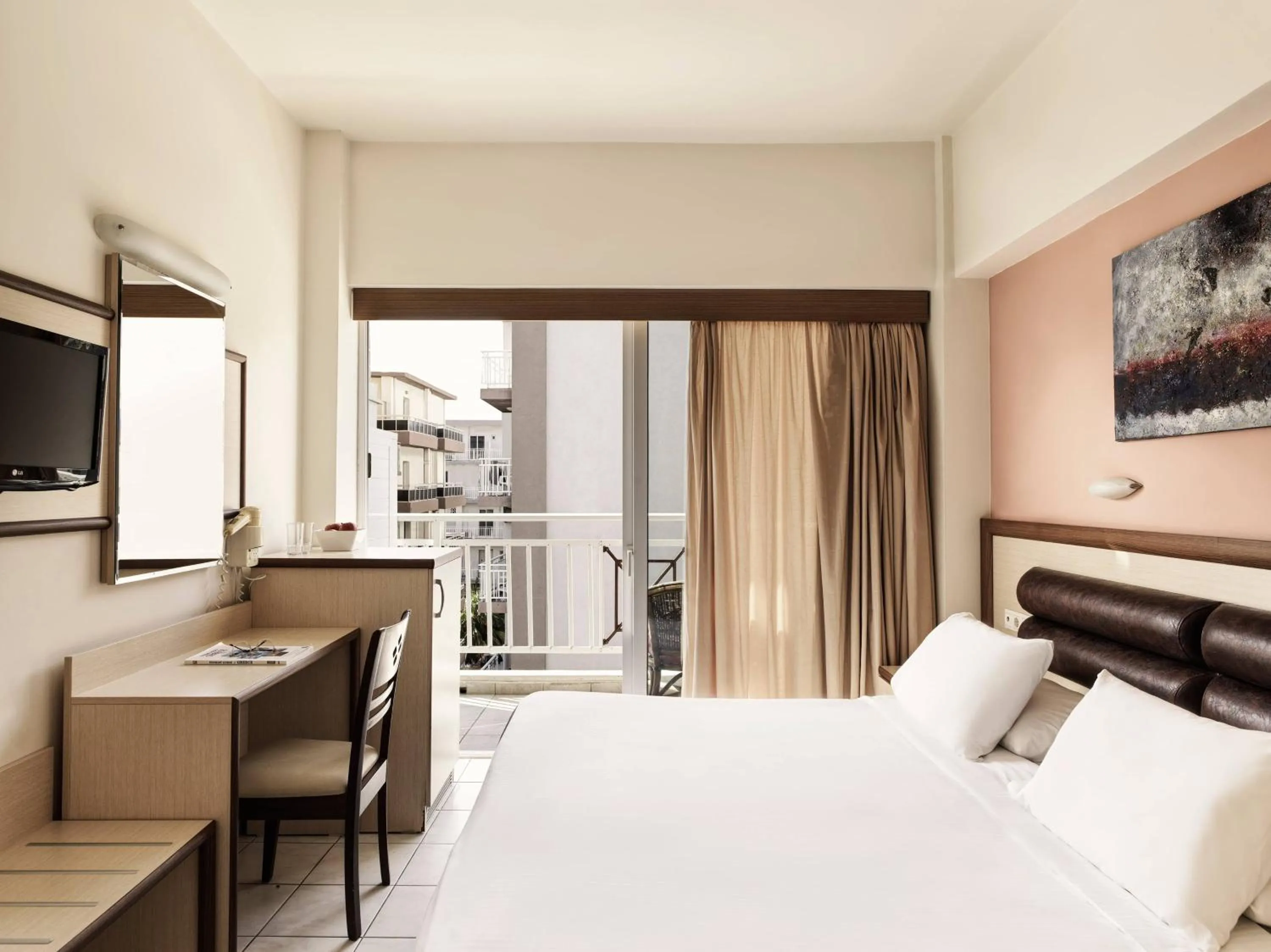 Single Room in Pearl Hotel