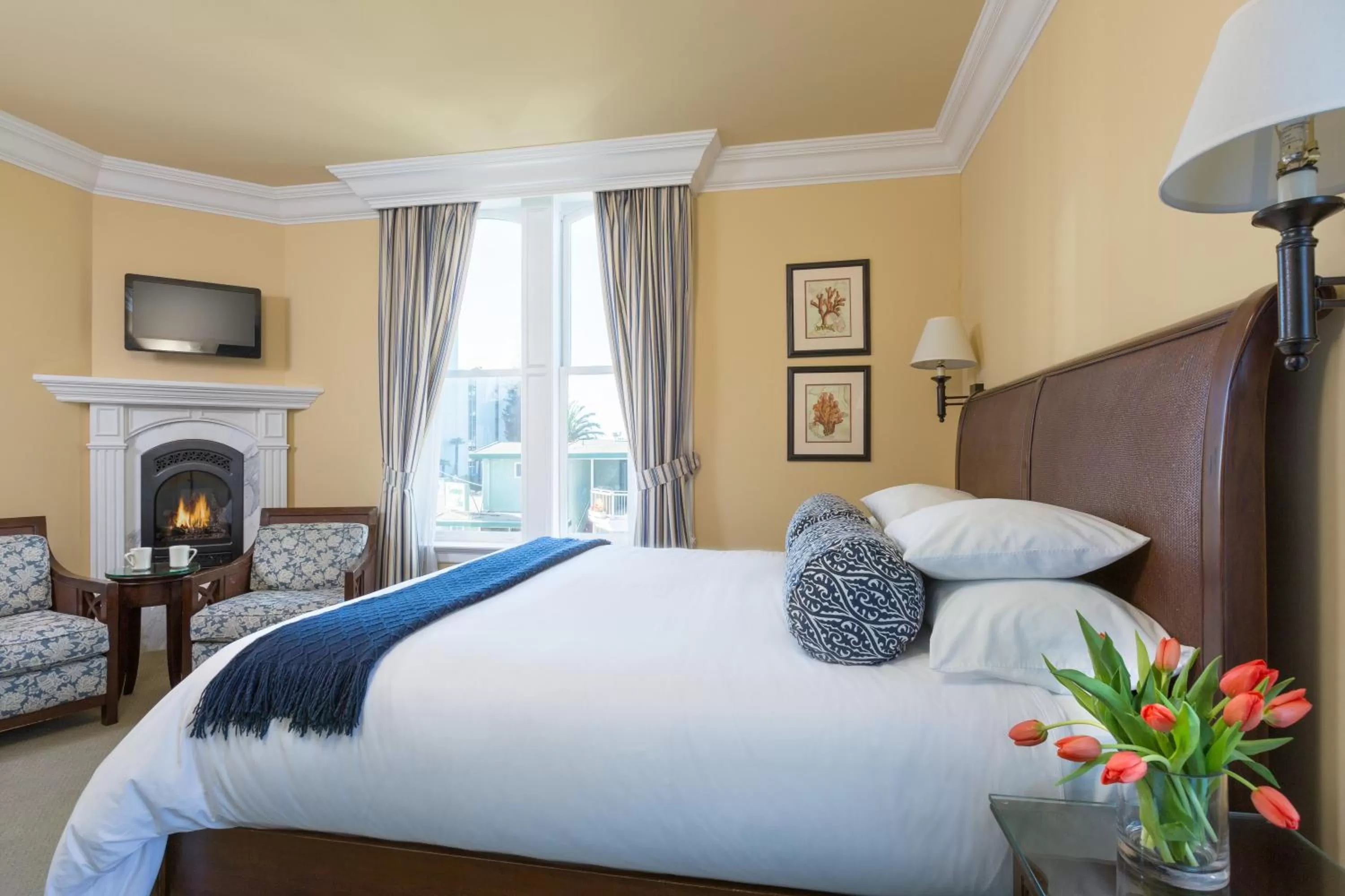 Superior King + Outdoor Spa in West Cliff Inn, A Four Sisters Inn