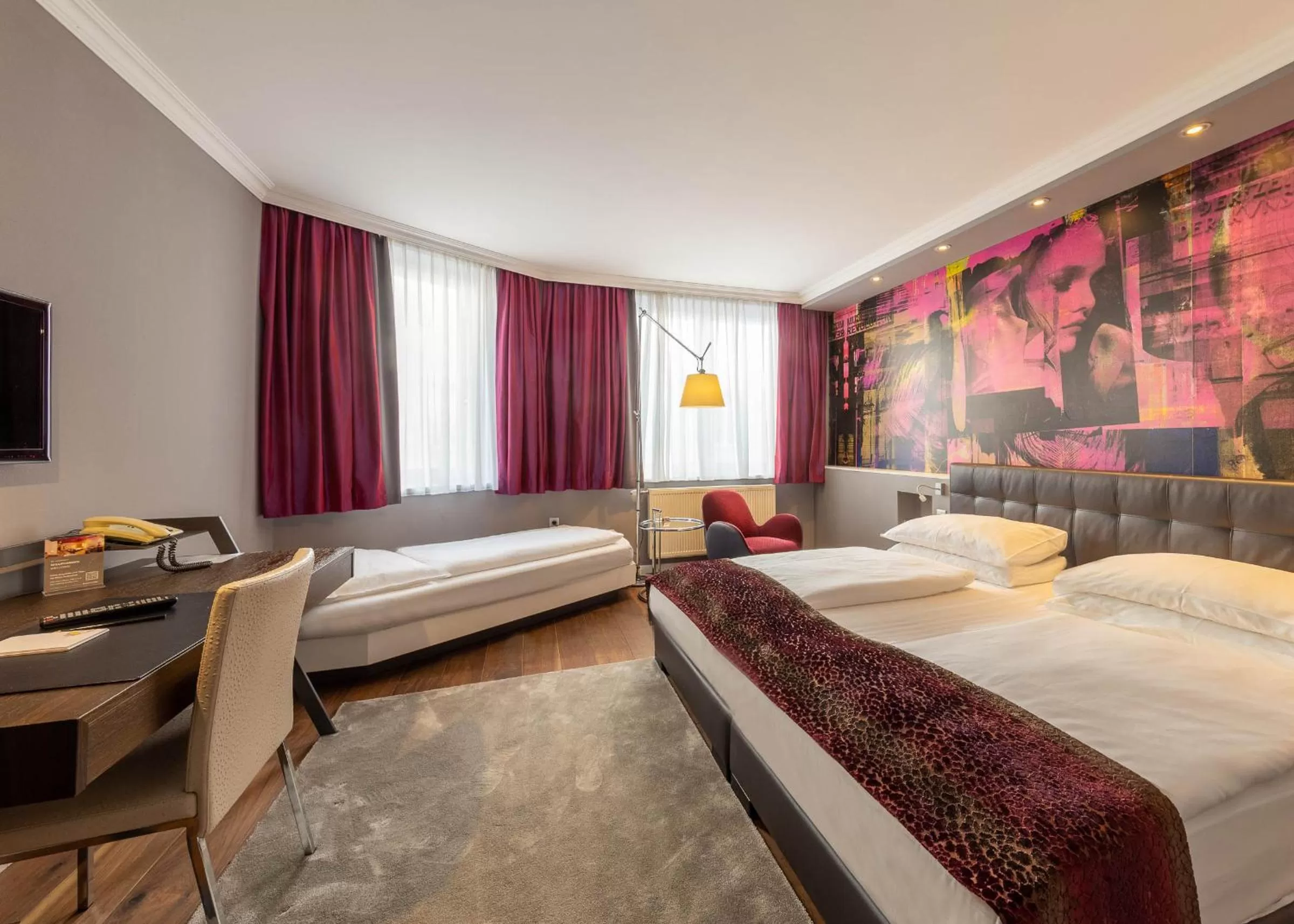 Deluxe Triple Room with Street View in Der Wilhelmshof