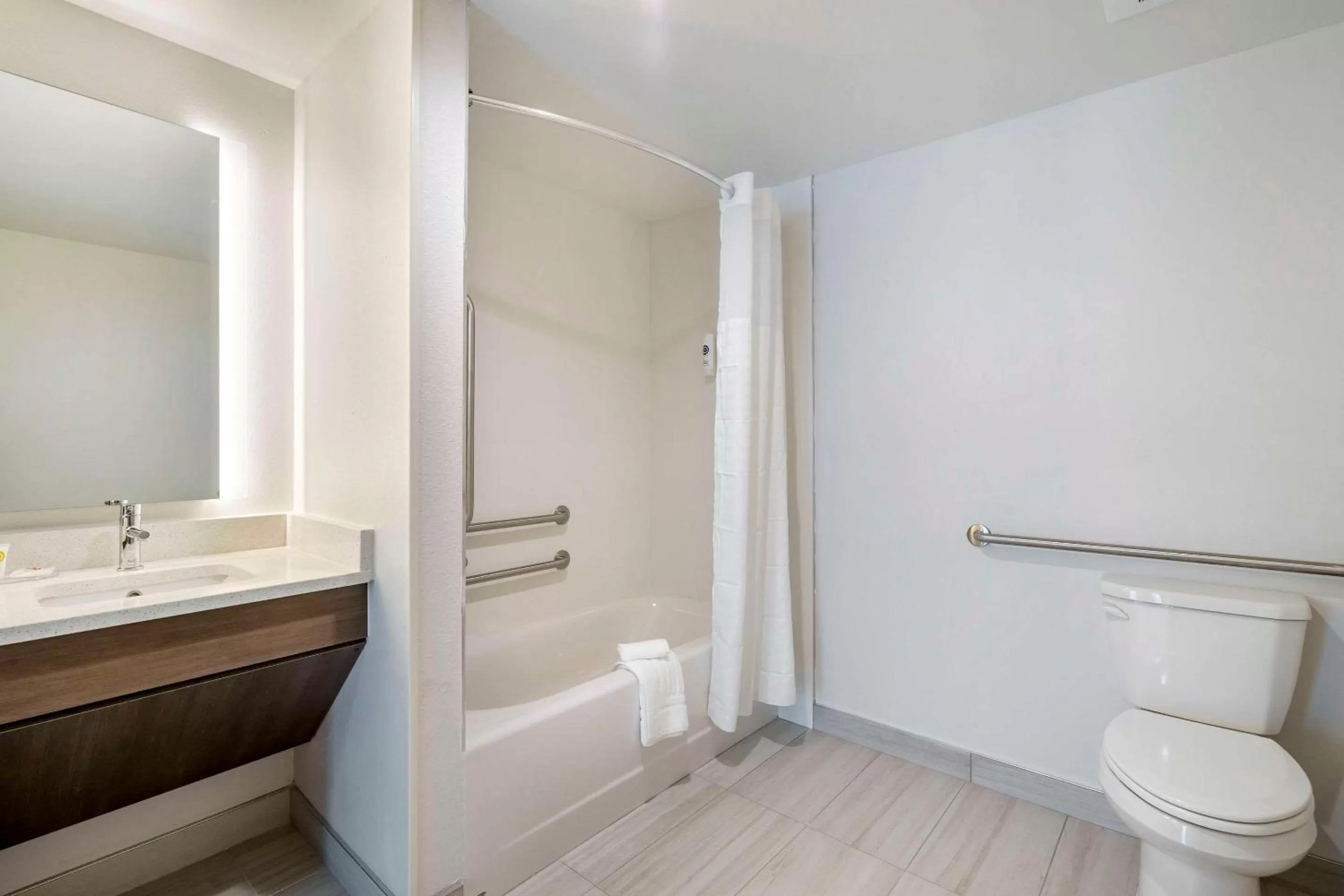 Queen Room with Two Queen Beds - Accessible/Non Smoking in Comfort Inn & Suites New Port Richey Downtown District