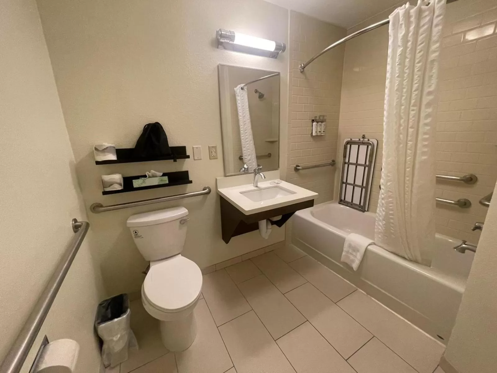 Queen Studio Suite with Bath Tub - Mobility Accessible - Non-Smoking in Candlewood Suites Secaucus by IHG