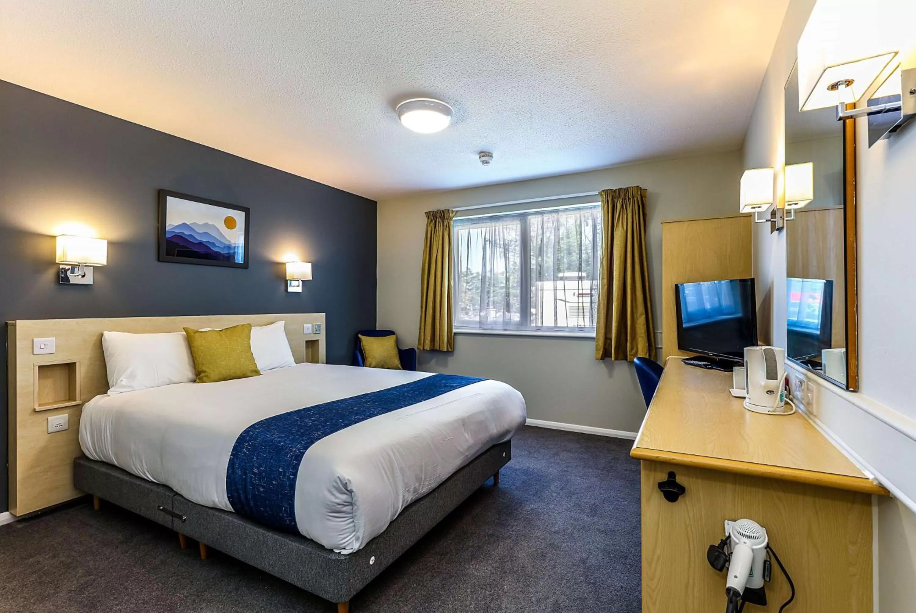 Double Room - Disability Access in Days Inn Hotel Fleet