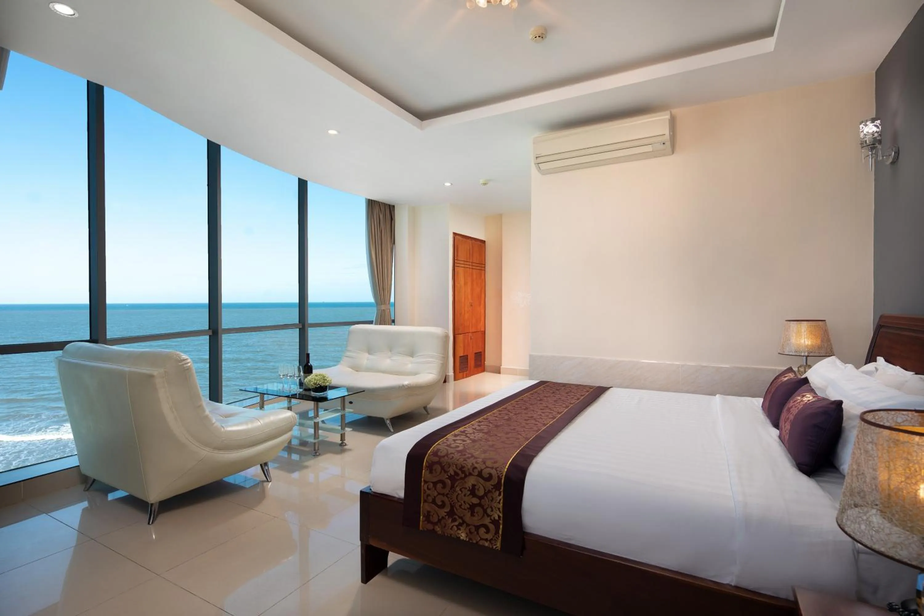 Suite with Sea View in Corvin Hotel