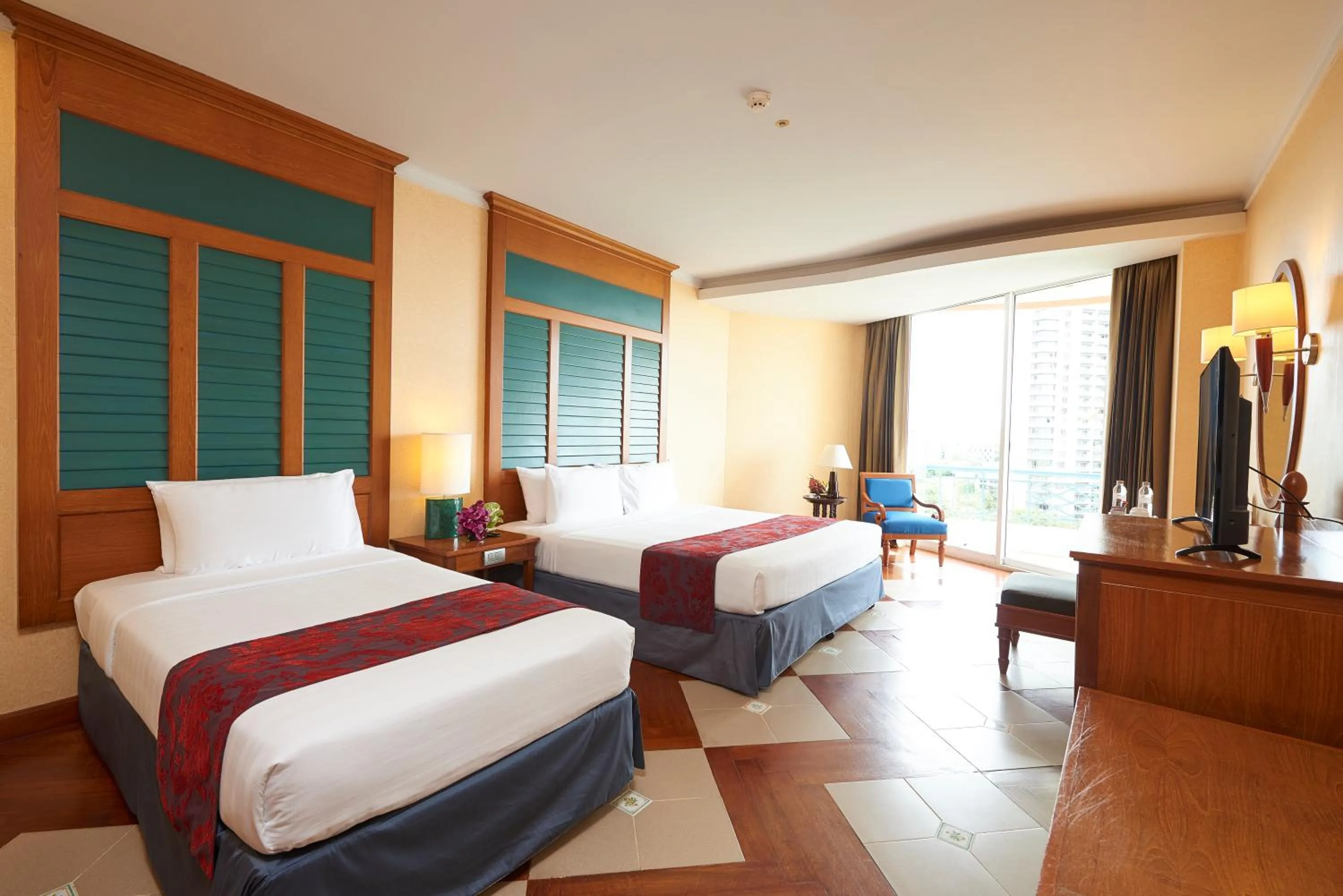 Superior with Sea View in Long Beach Garden Hotel & Pavilions