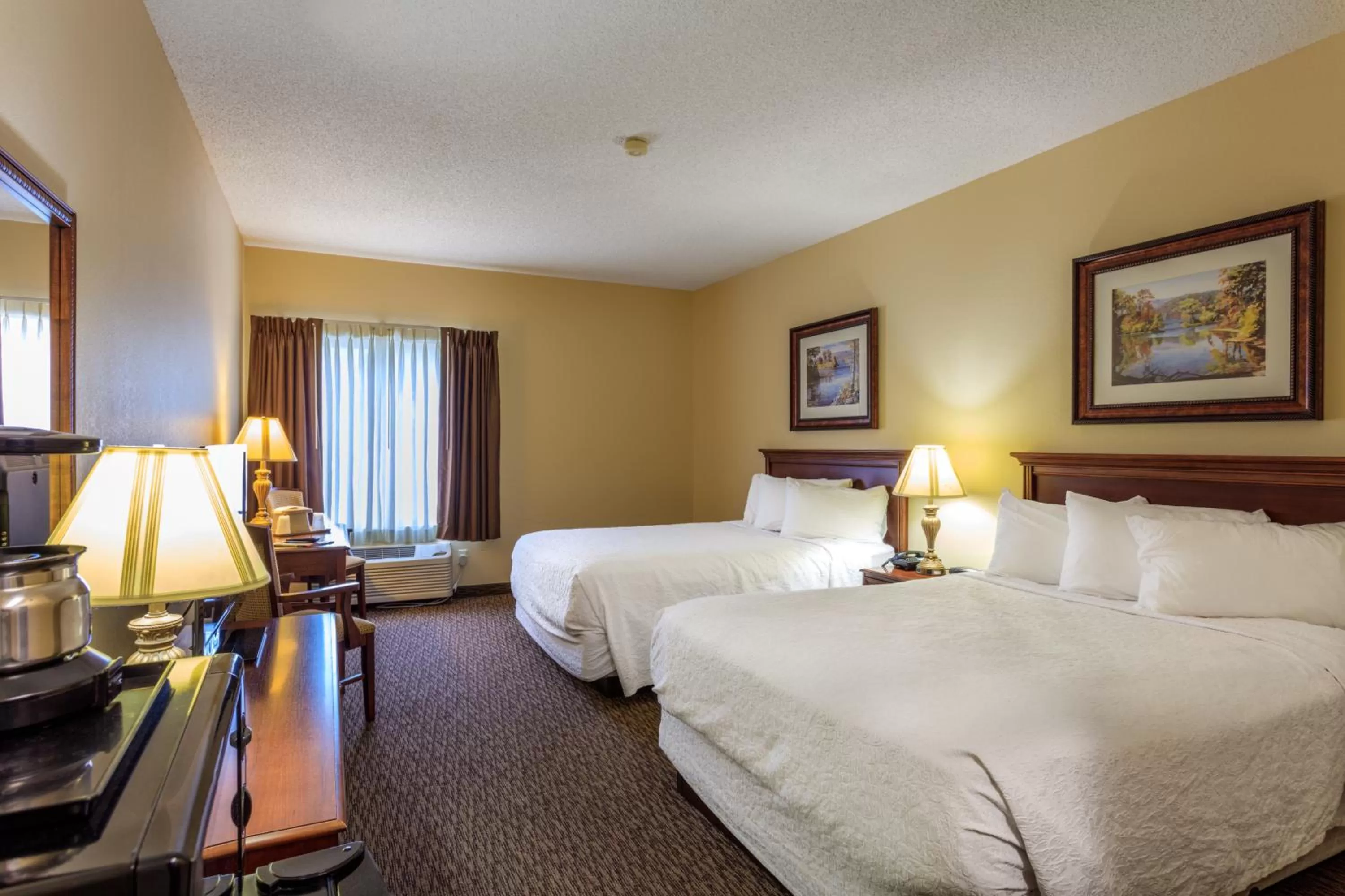 Queen Room with Two Queen Beds - Disability Access in Branson Towers Hotel