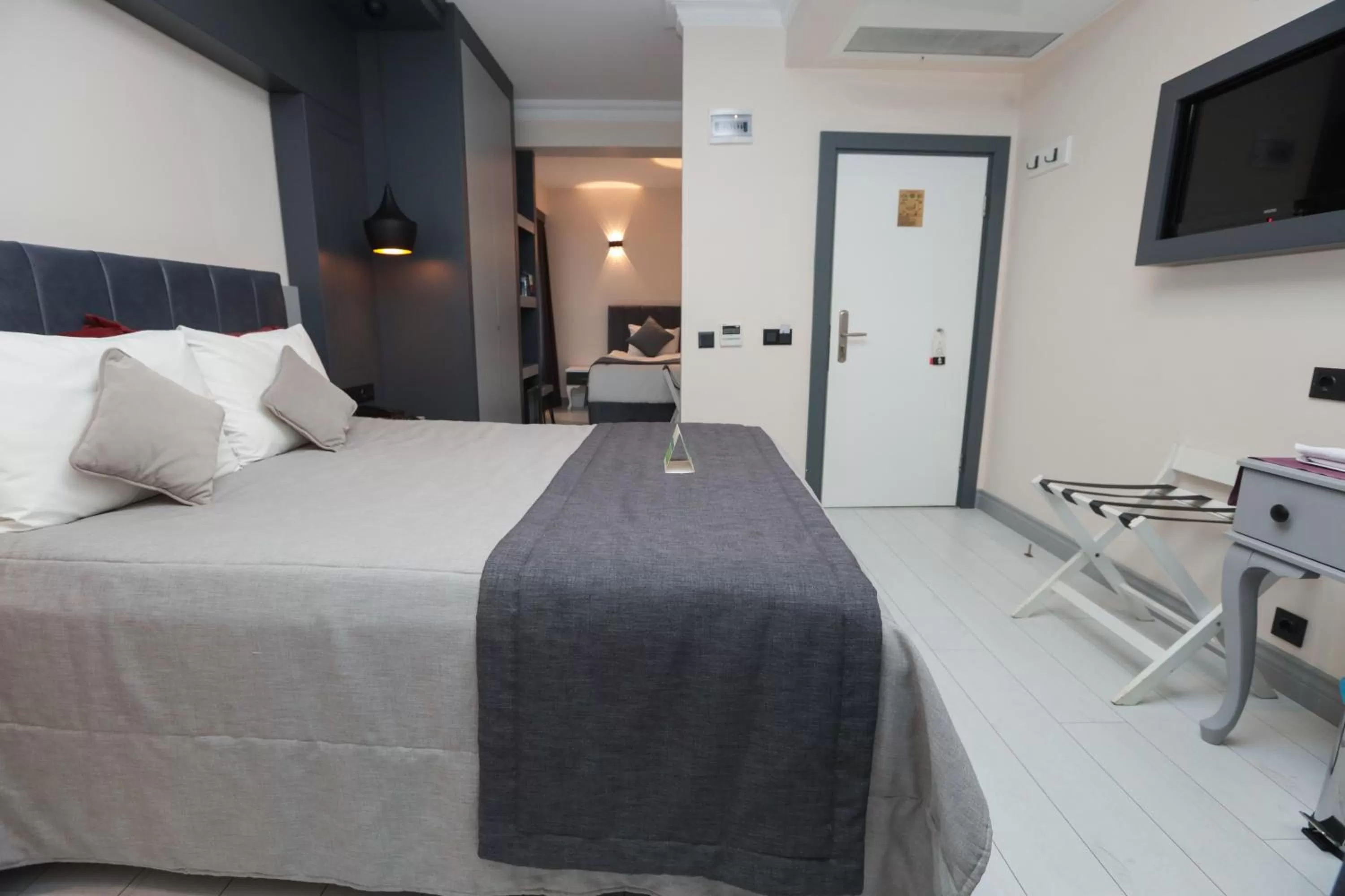 Budget Triple Room in Skalion Hotel