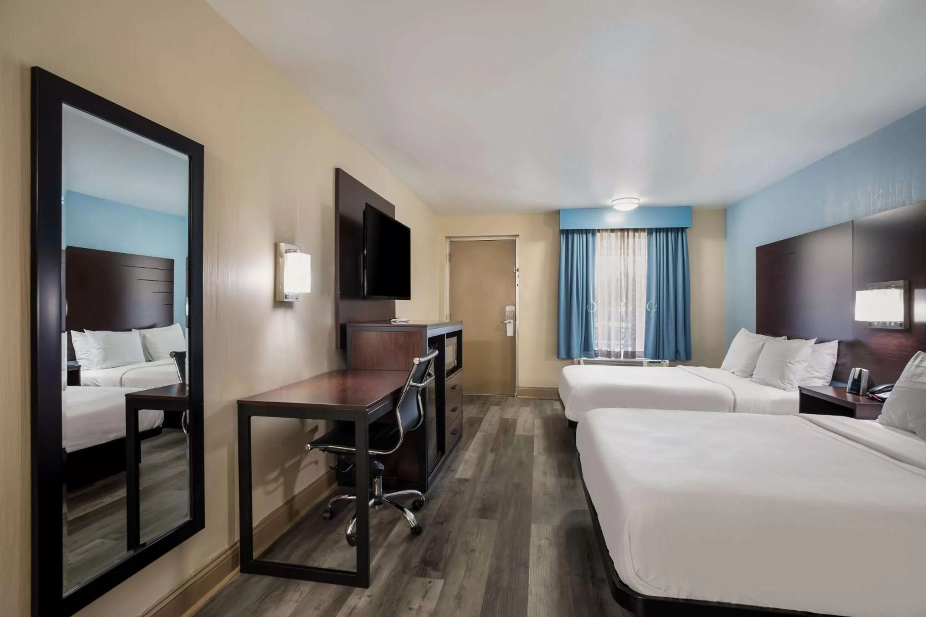 Queen Room with Two Queen Beds and Mobility Accessible Bathtub in SureStay Hotel by Best Western Bardstown General Nelson