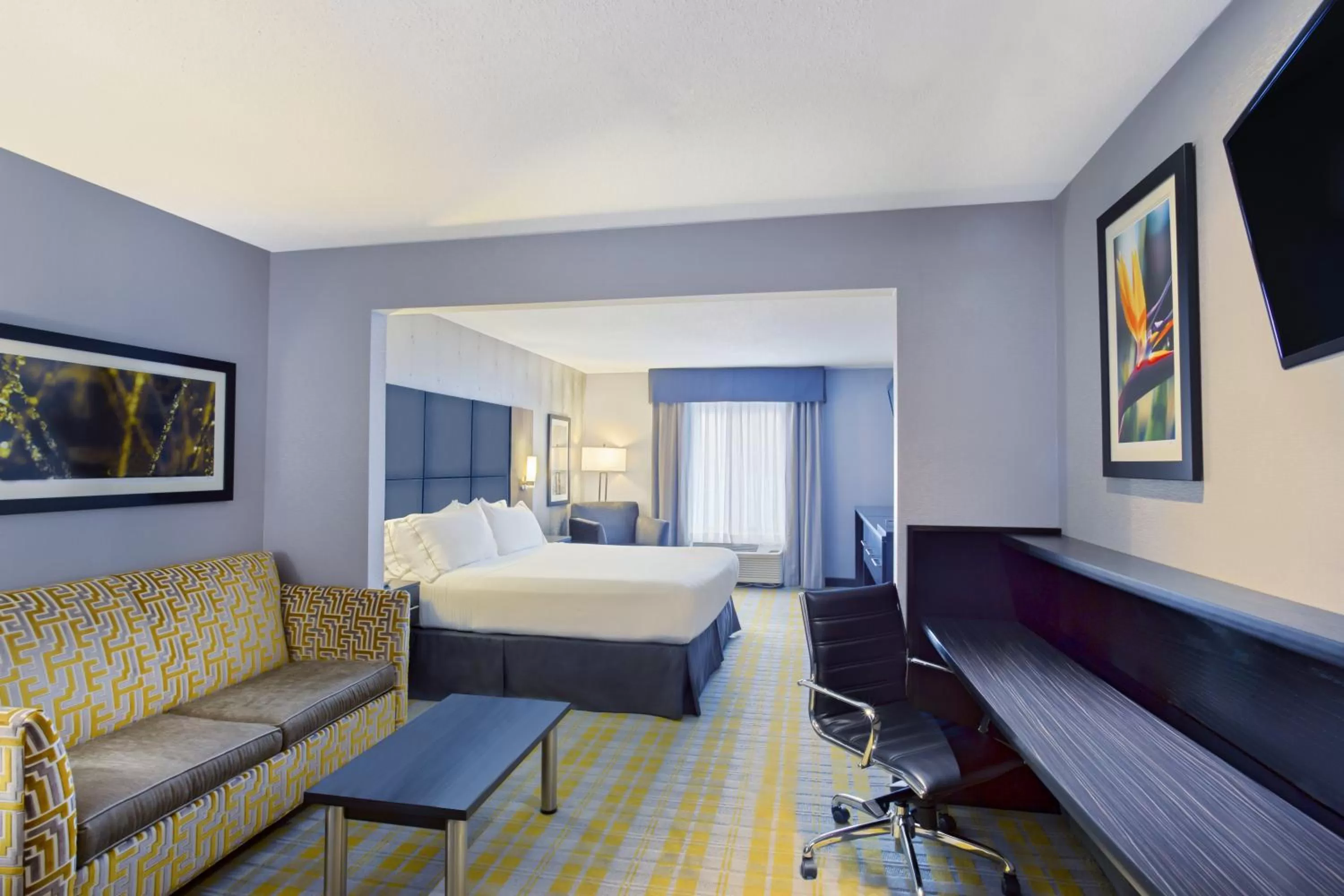 King Suite in Holiday Inn Express & Suites Cooperstown by IHG