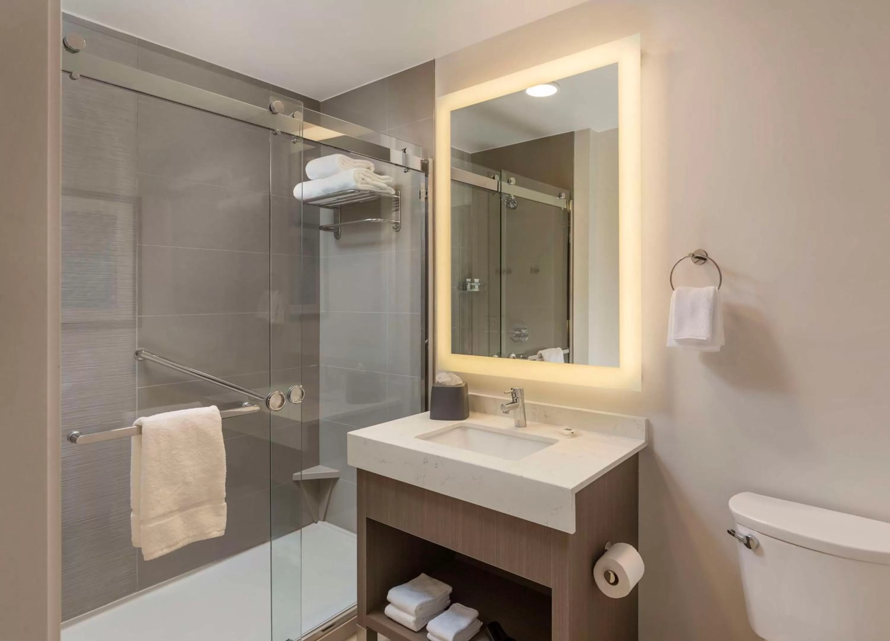 King Studio Suite with Kitchen and Sofa Bed in Hyatt House Portland/Beaverton