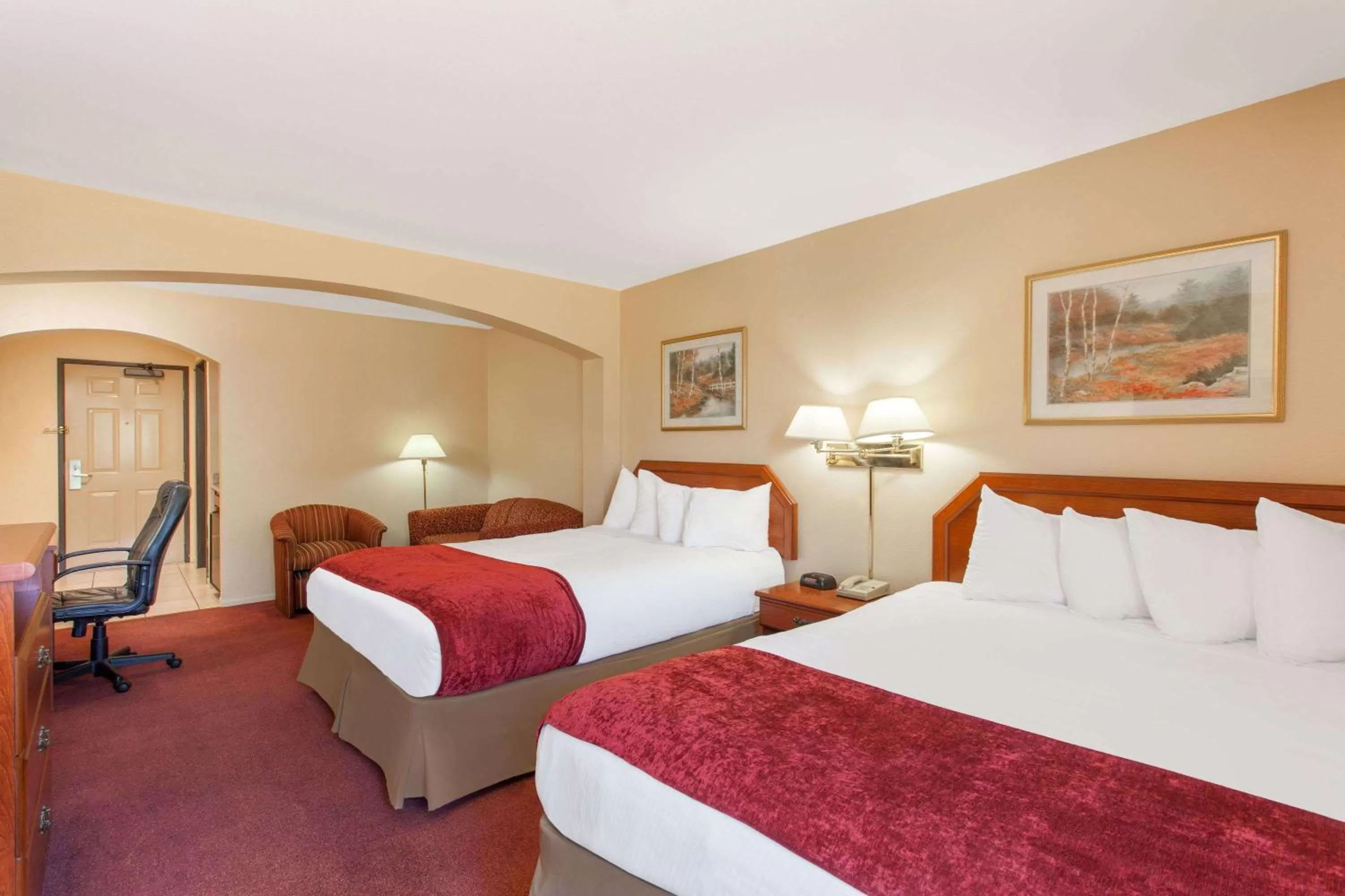 Queen Room with Two Queen Beds and Mobility/Hearing Access - Non-Smoking in Ramada by Wyndham Fresno Northwest