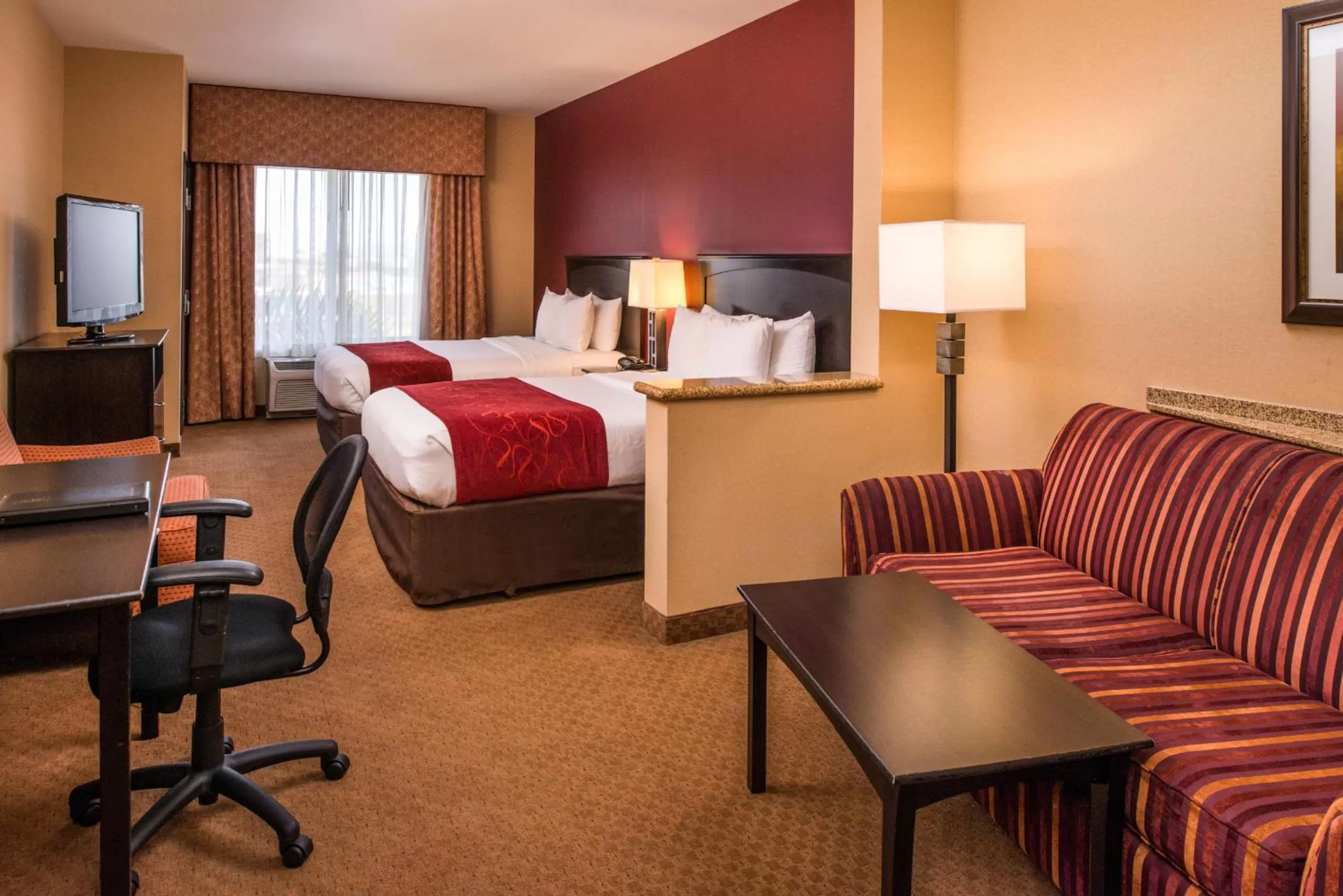 Suite, 2 Queen Beds with Sofa Bed, Non Smoking in Comfort Suites Ontario Airport Convention Center