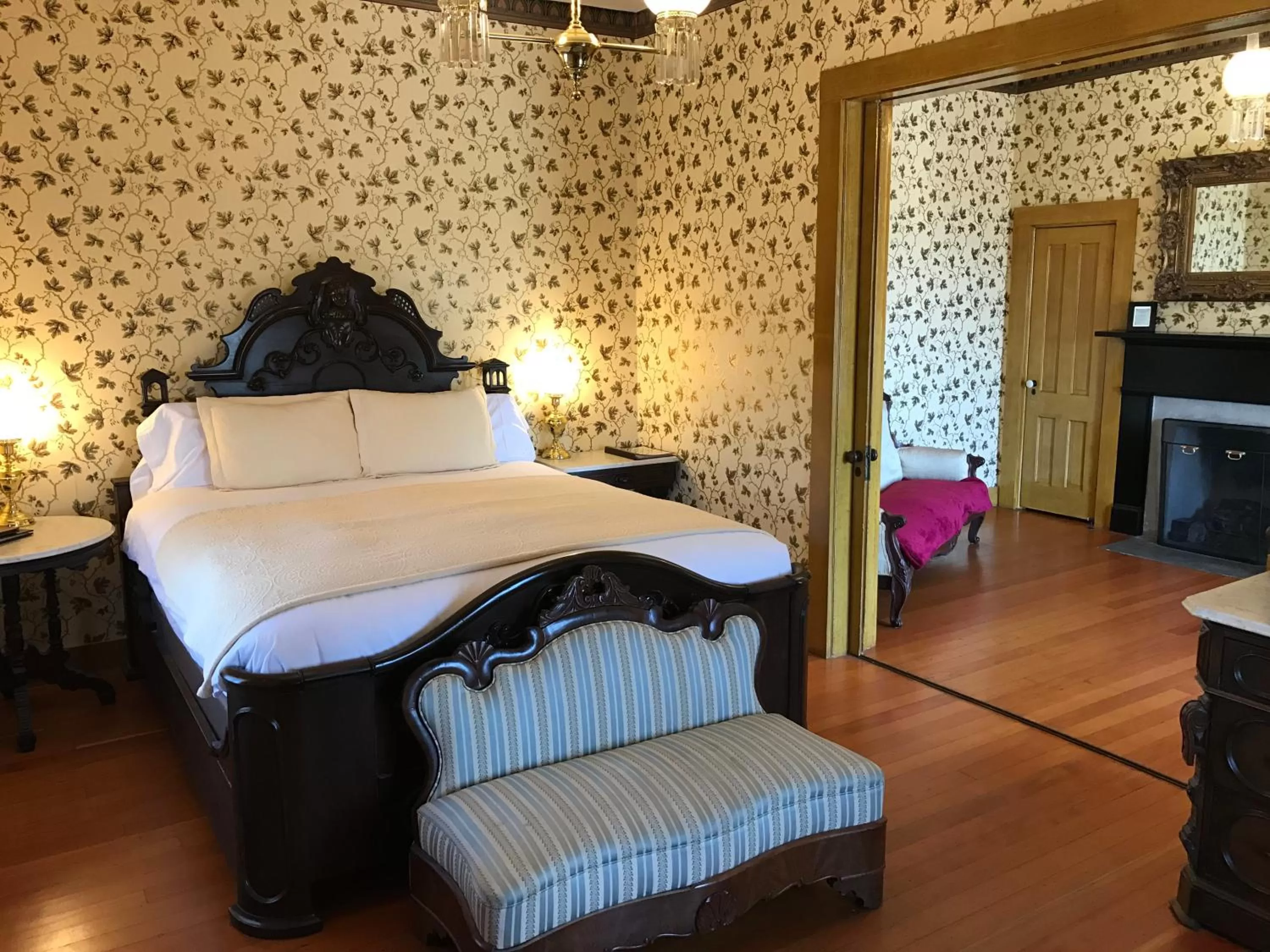 Deluxe Suite - single occupancy in Cosmopolitan Hotel