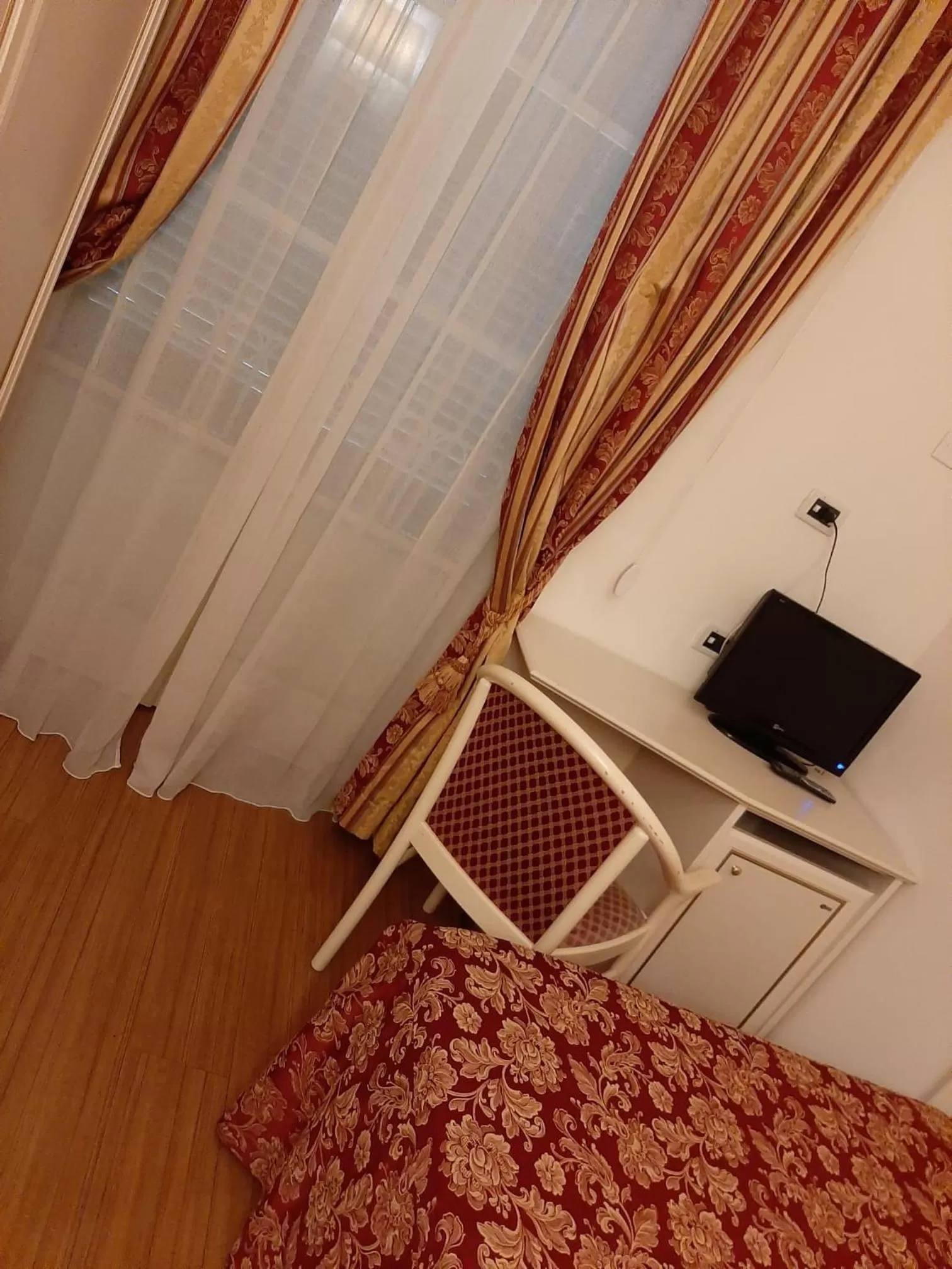 Single Room with Pool View - single occupancy in Hotel Vedute