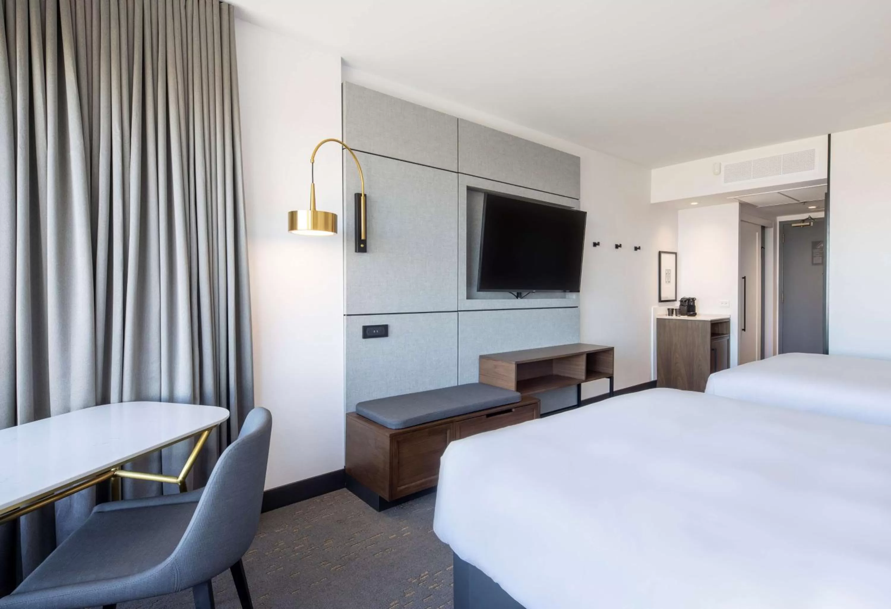 2 Queen Mountain view in Hilton Quebec