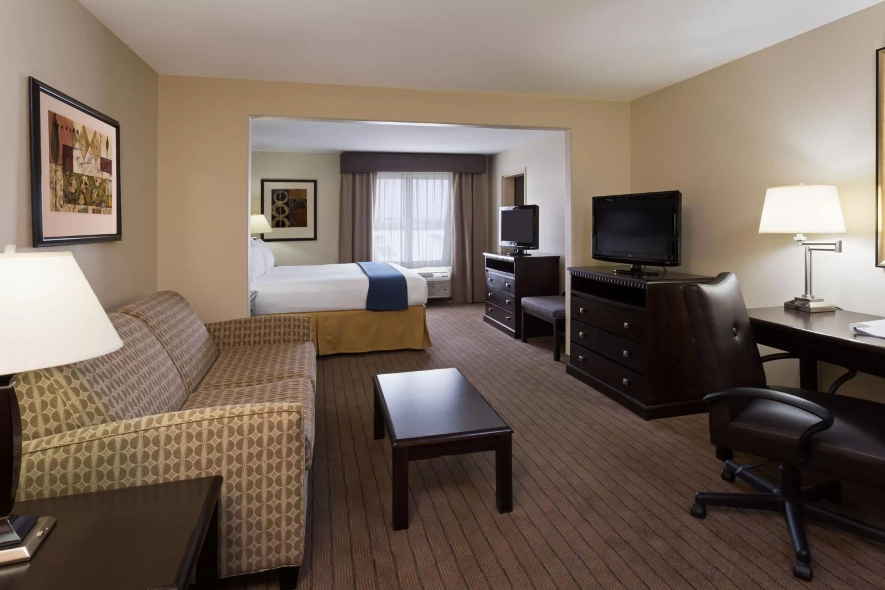 One-Bedroom King Suite in Holiday Inn Express & Suites Moultrie by IHG