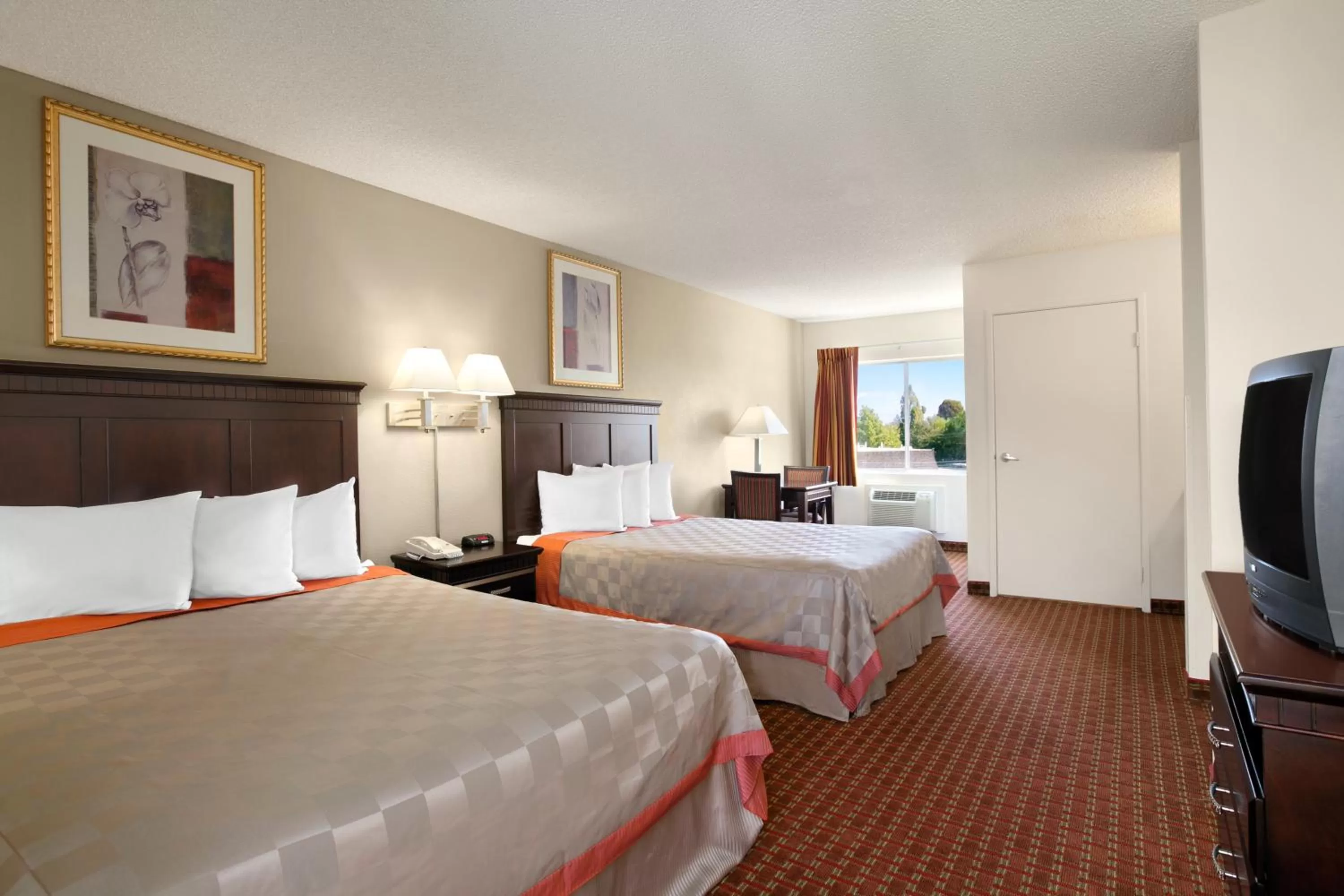 King & Queen Suite - Non-Smoking in Days Inn & Suites by Wyndham Rancho Cordova