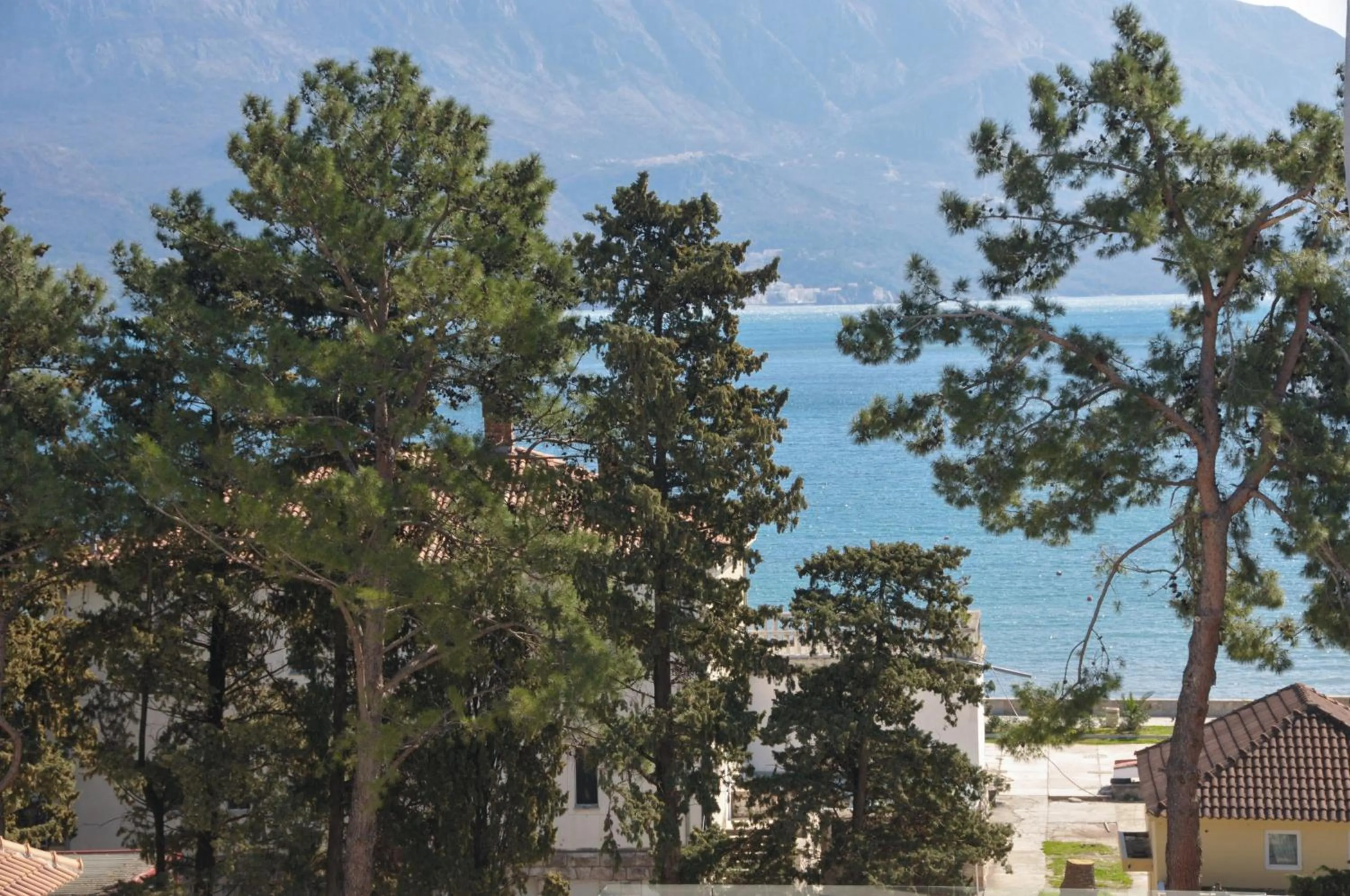 Standard Triple Room with Sea View in Hotel Oaza