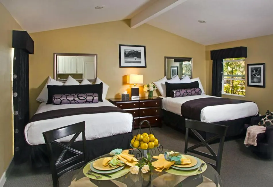 Deluxe Studio in Monterey Peninsula Inn