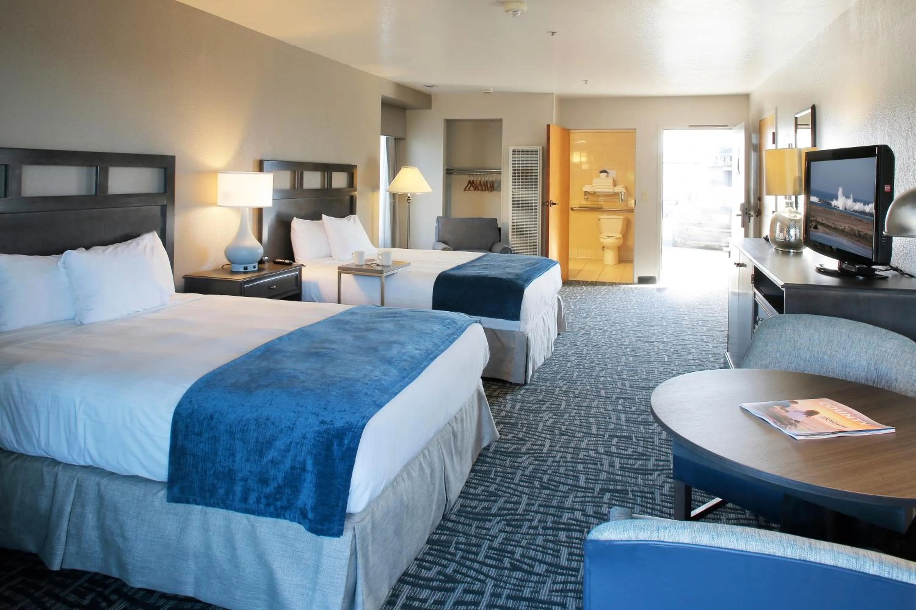 Queen Room with 2 Queen Beds with Partial Sea View - Disability Access in Blue Sail Inn