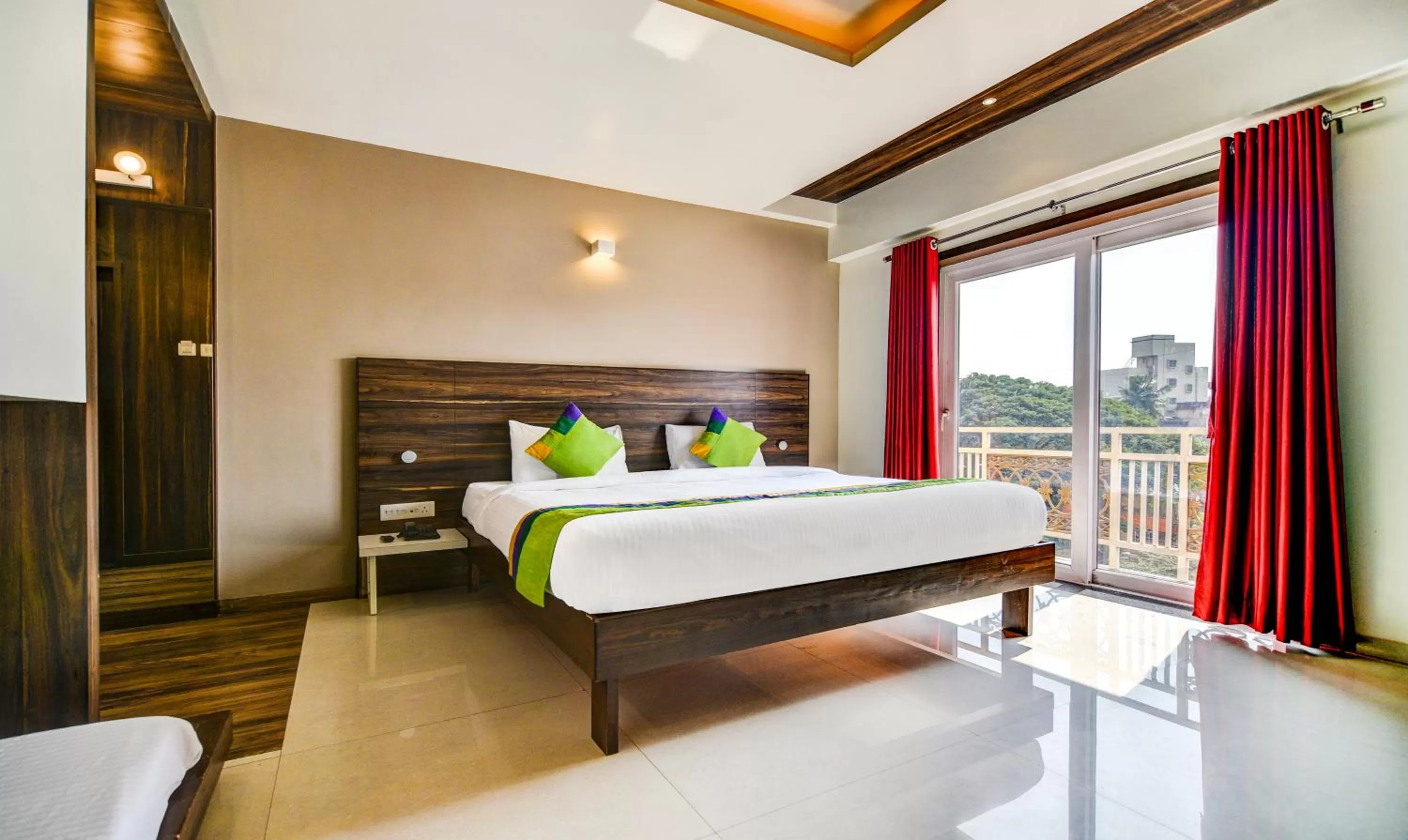 Treebo Shree Sai Suites - 2km from Mahalaxmi Temple