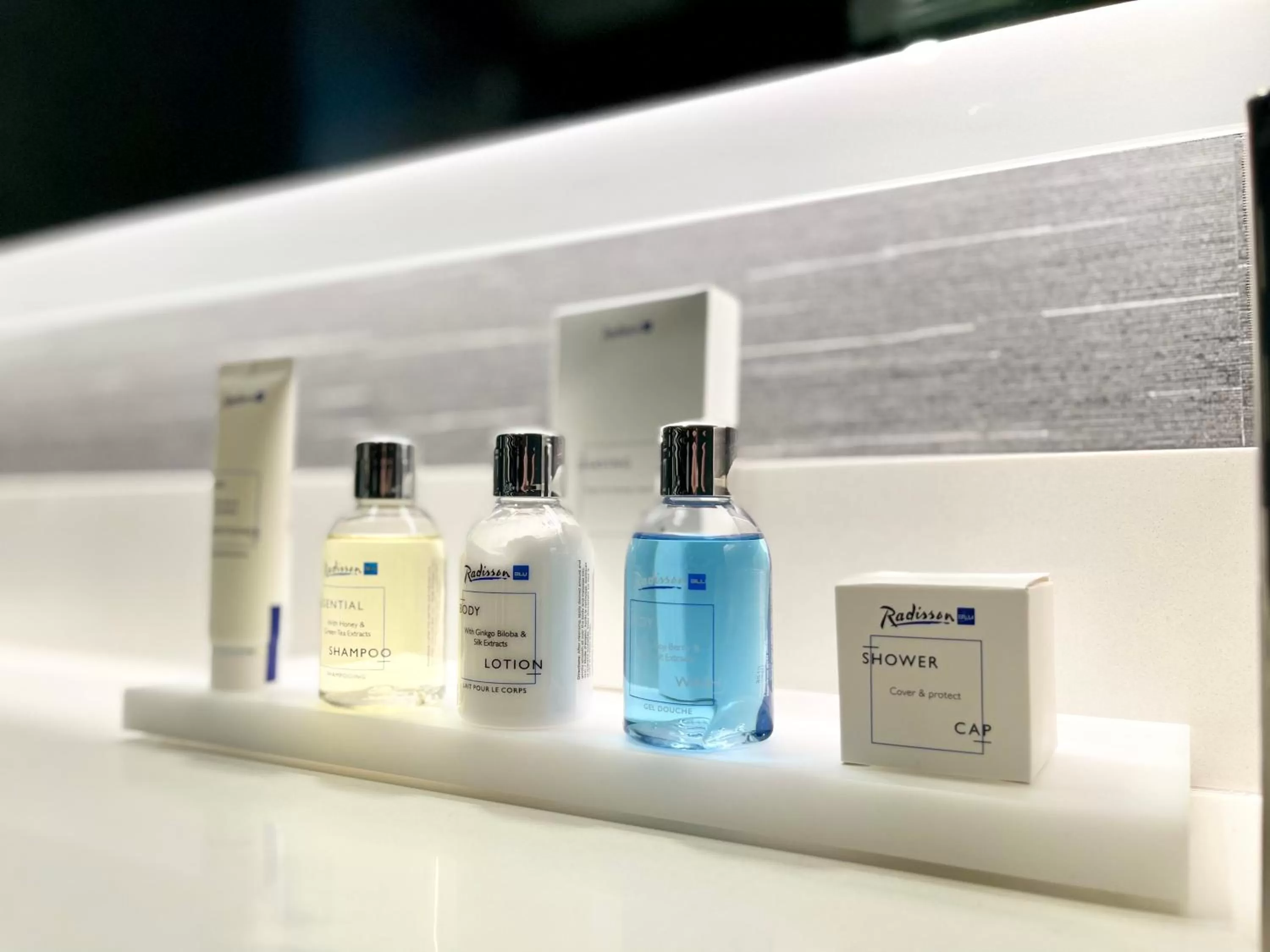 Queen Room with Two Queen Beds and Marina View - Non-Smoking in Radisson Blu Vancouver Airport Hotel & Marina