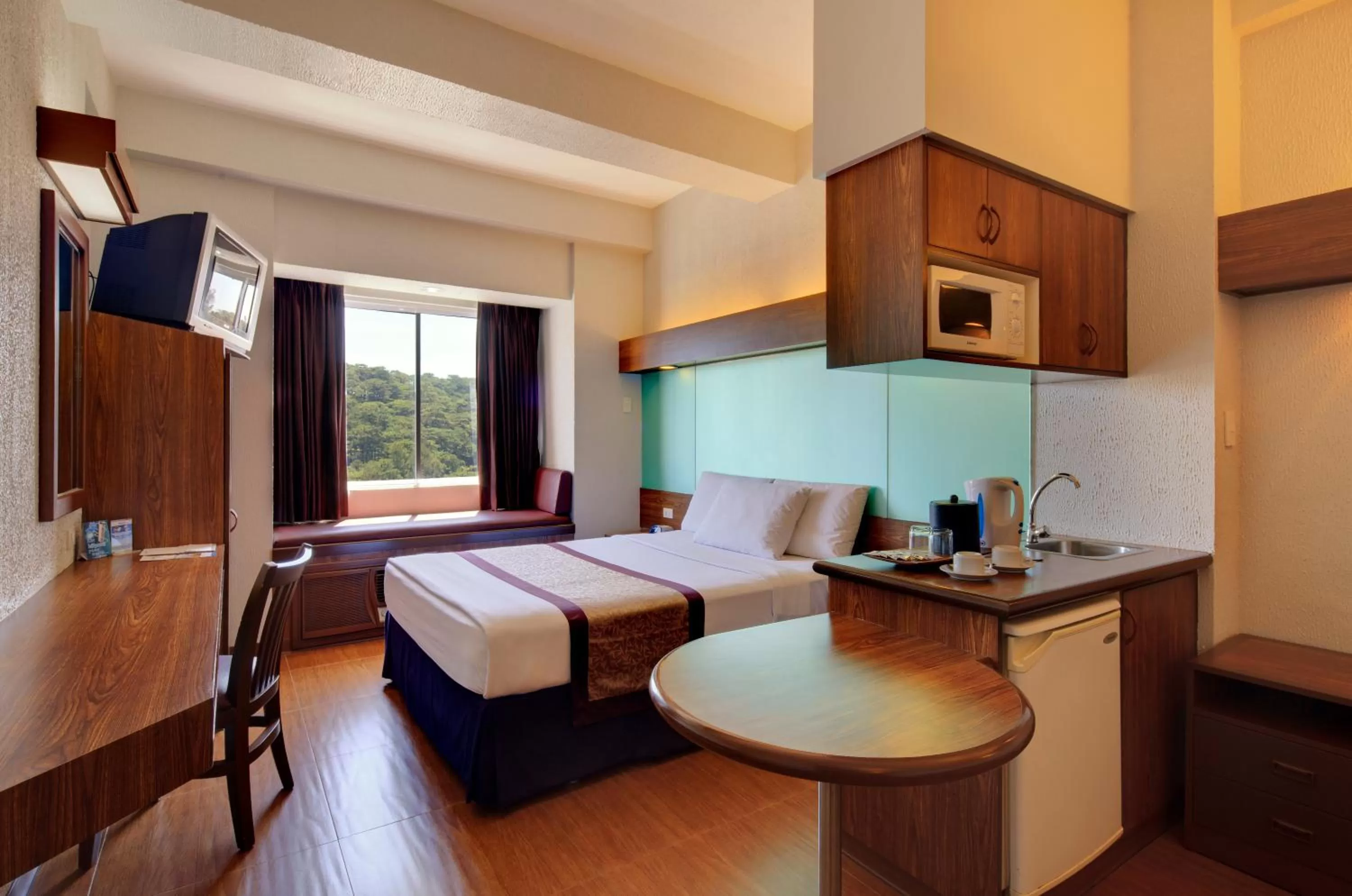 Queen Suite - Non-Smoking in Microtel by Wyndham Baguio