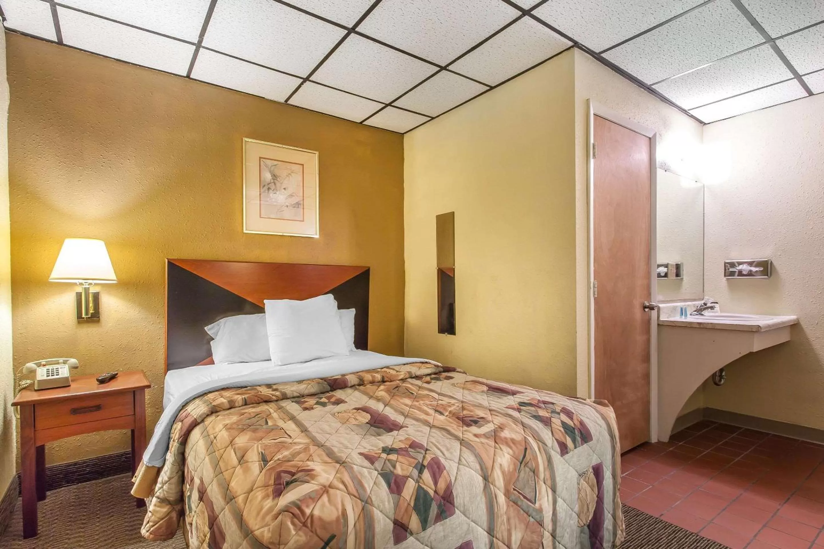 Double Room - Smoking in Rodeway Inn Sandusky North