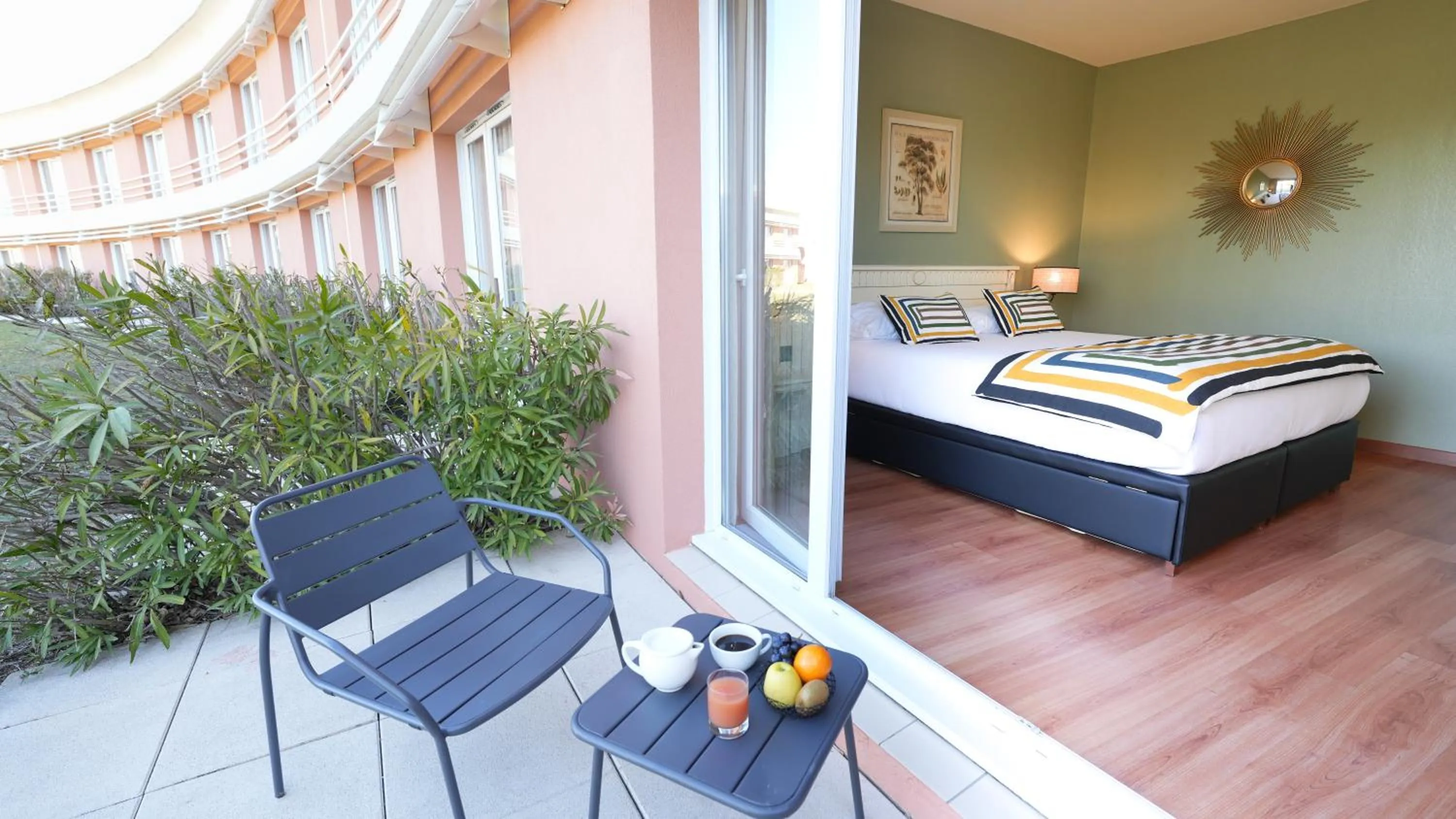 Deluxe Room with Terrace in Hôtel Mount Venturi - Aix-En-Provence Sainte-Victoire - Bar & Restaurant & Padel