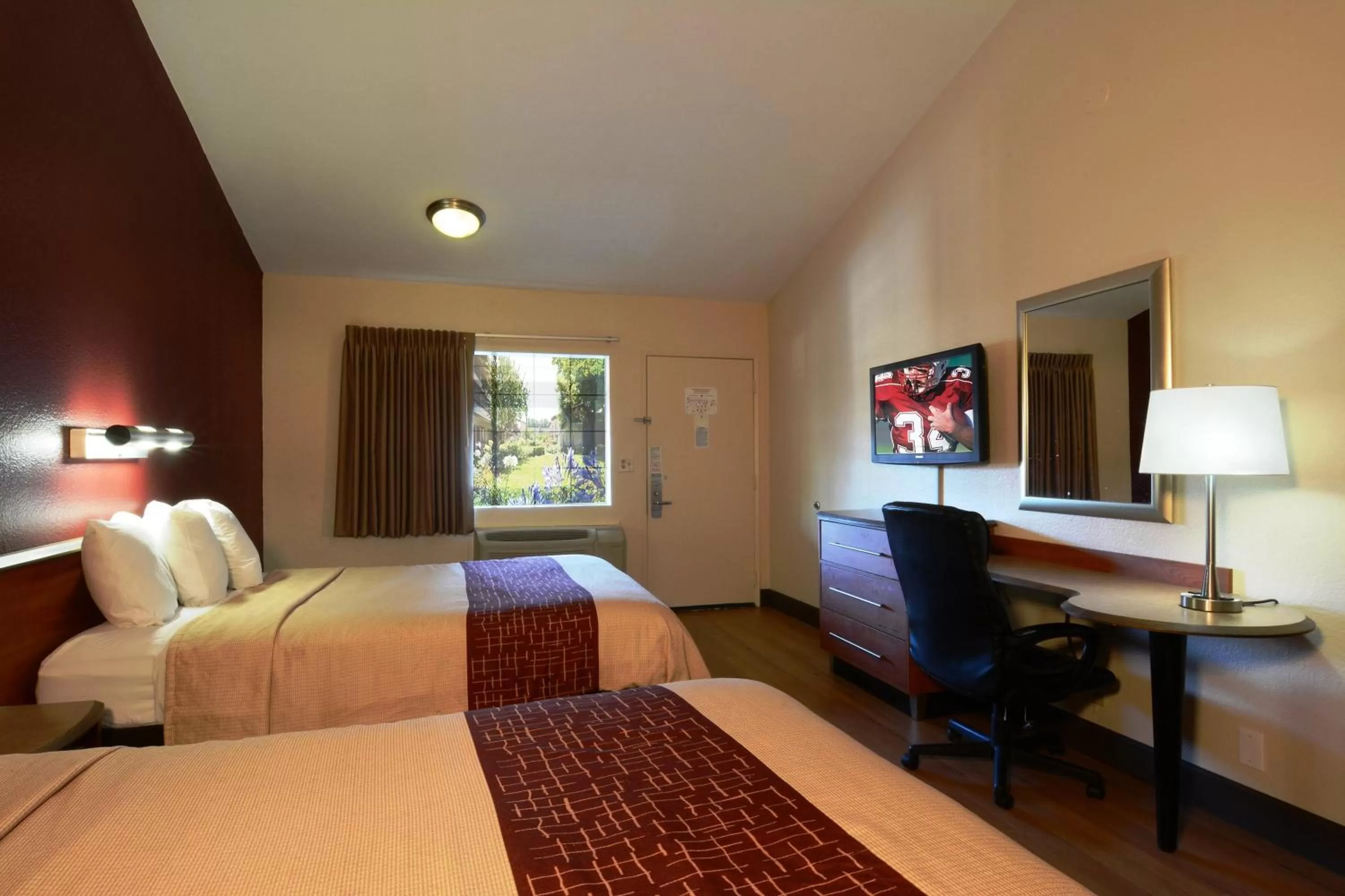 Deluxe Room with Two Double Beds Smoke Free in Red Roof Inn San Dimas - Fairplex