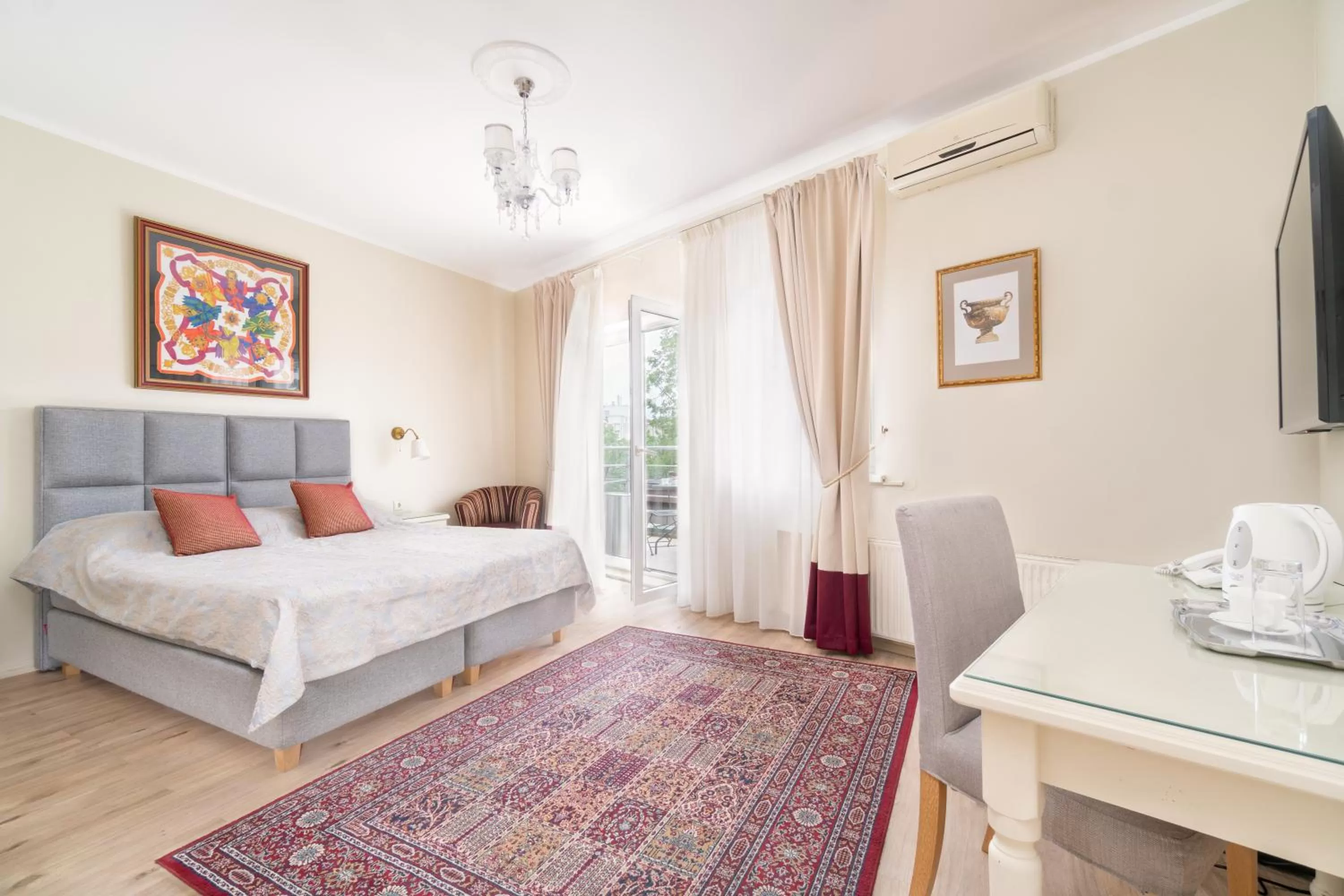 Superior Double Room with Balcony in Forums Boutique Hotel