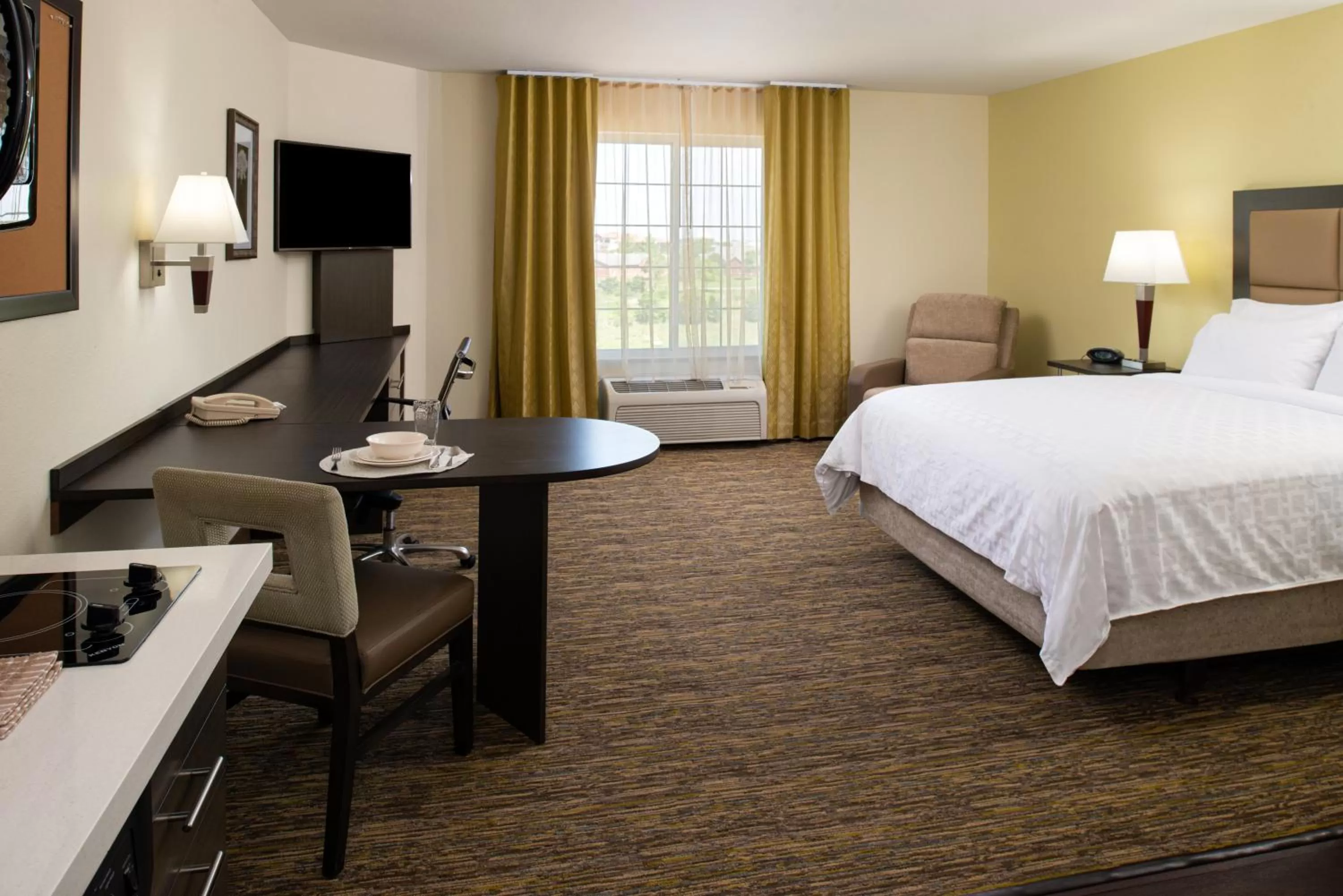 Queen Studio Suite in Candlewood Suites Olathe by IHG