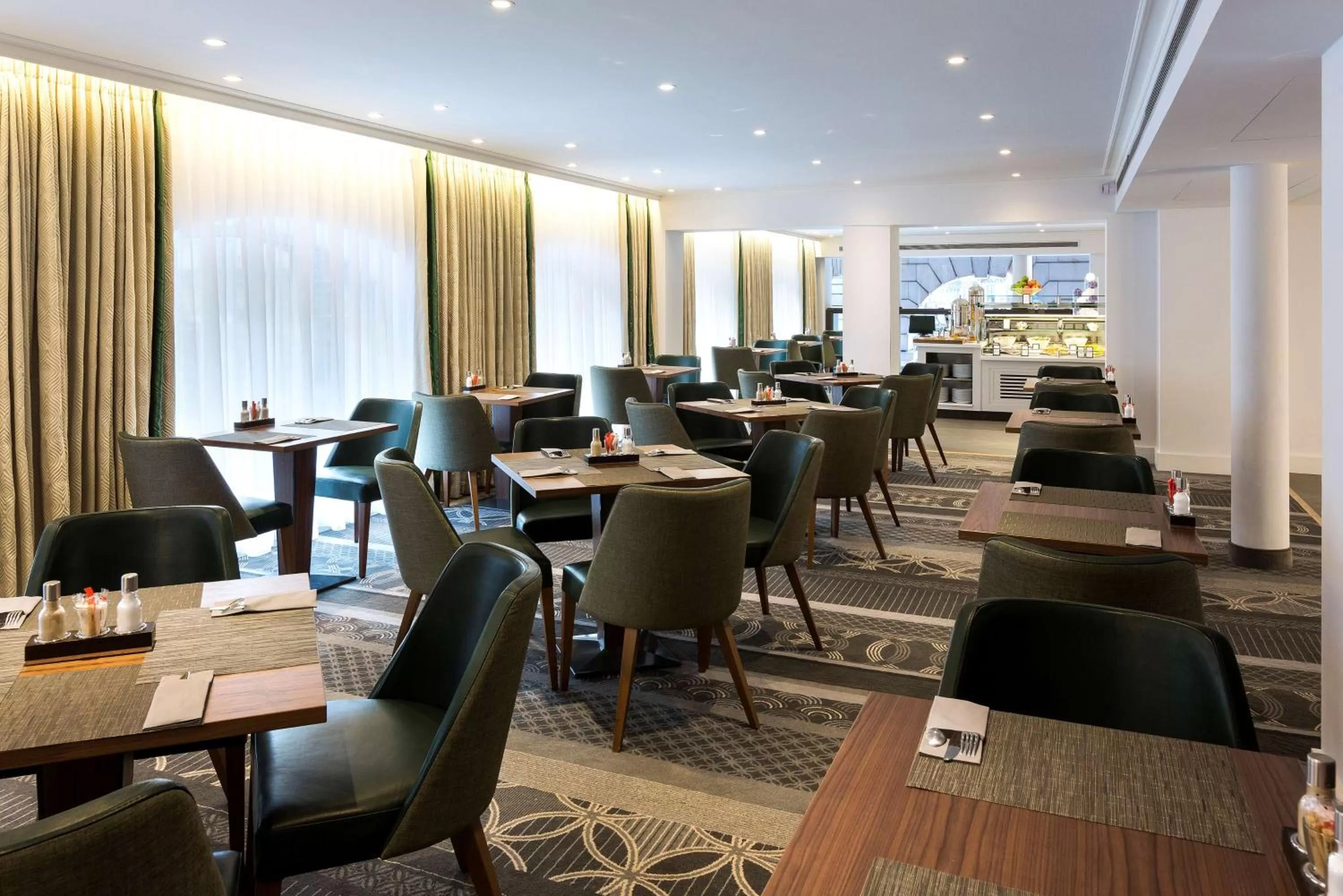 Dining area in Hilton Paris Opera