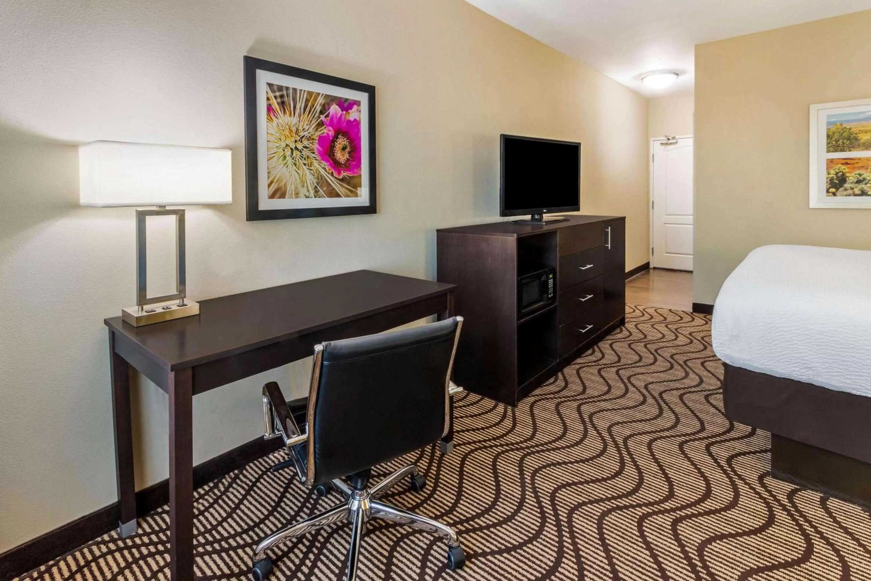 Queen Room with Two Queen Beds - Disability Access in La Quinta by Wyndham Artesia