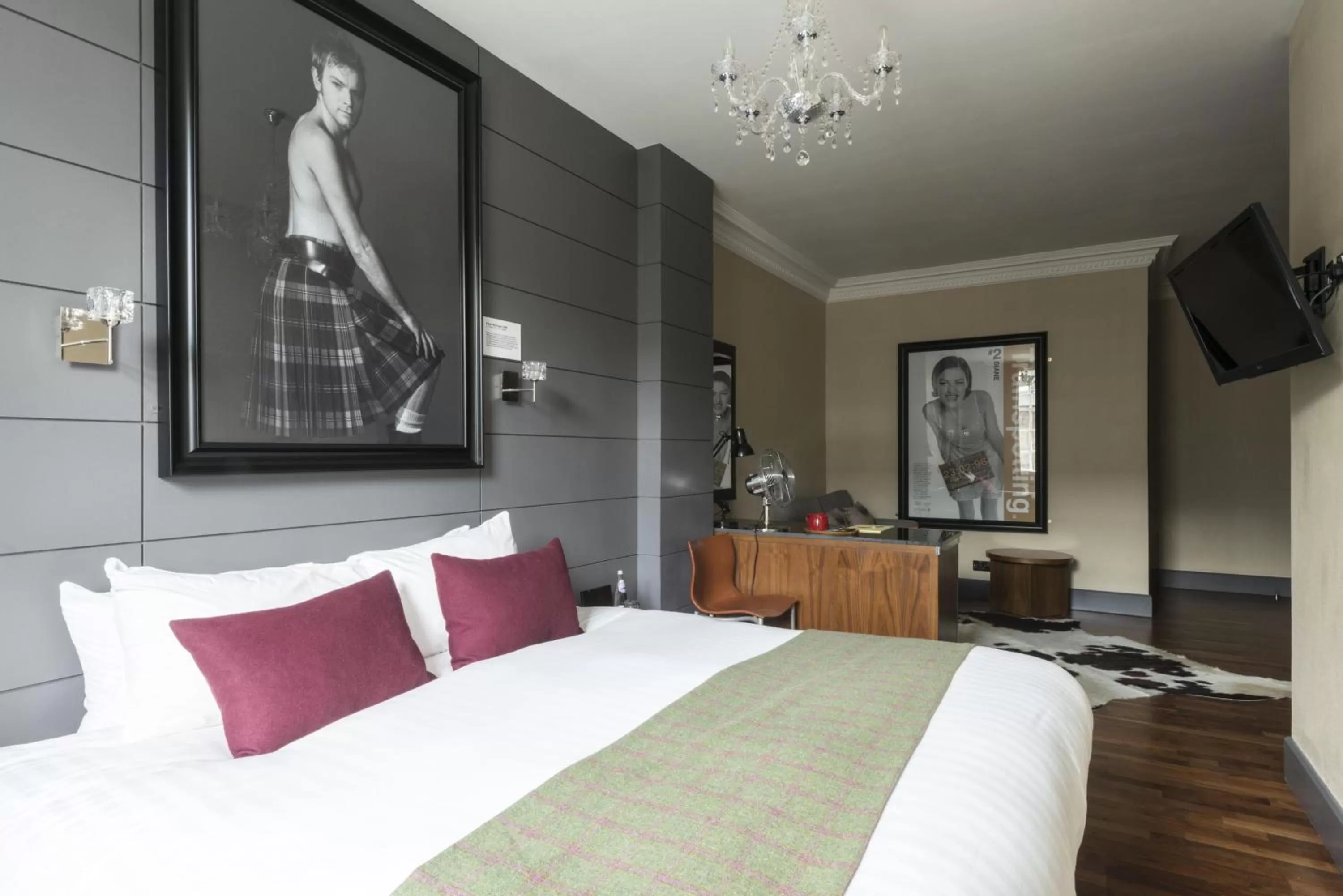 Deluxe Double or Twin Room in Angels Share Hotel