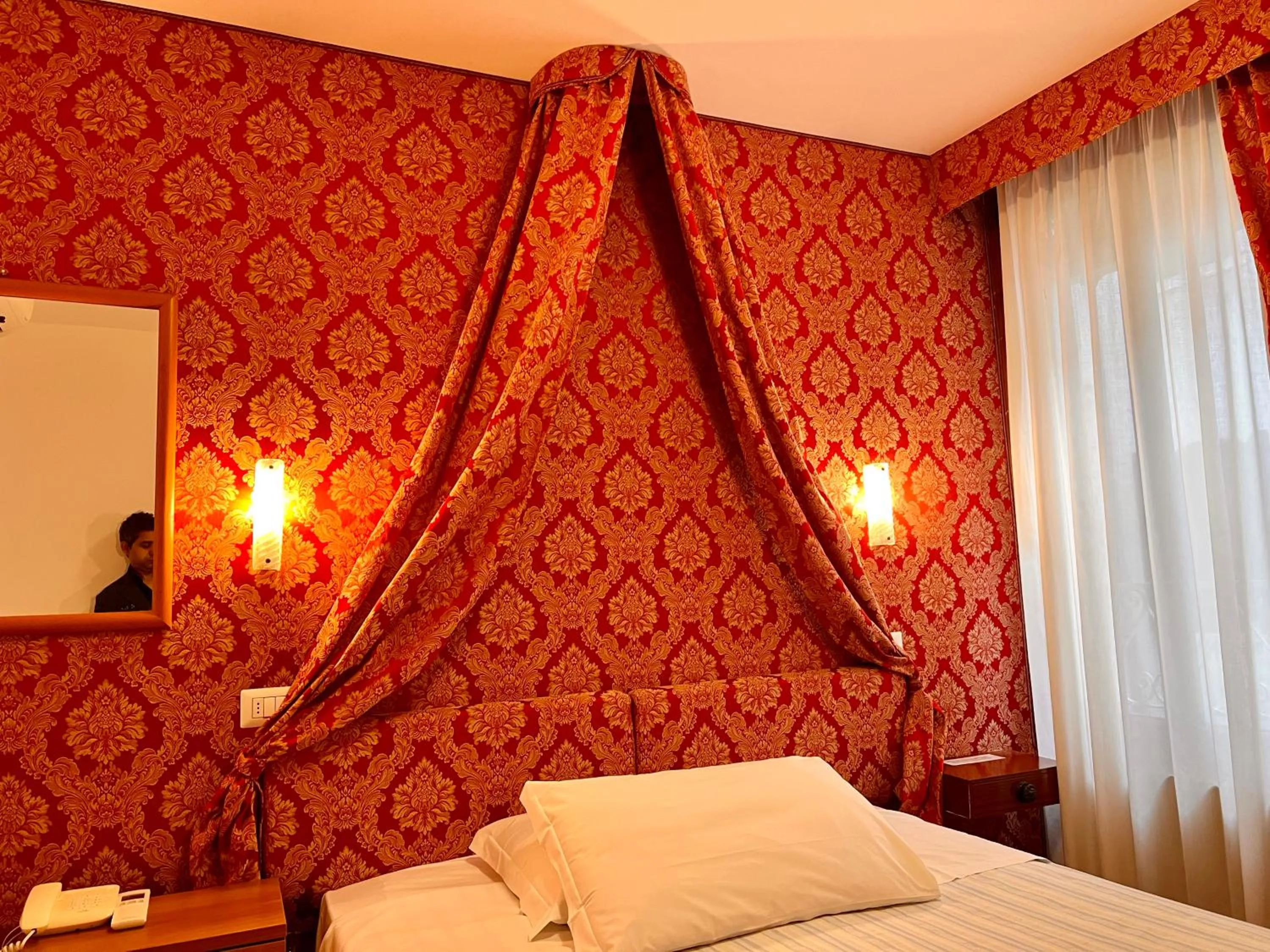 Small Double Room in Hotel Canada