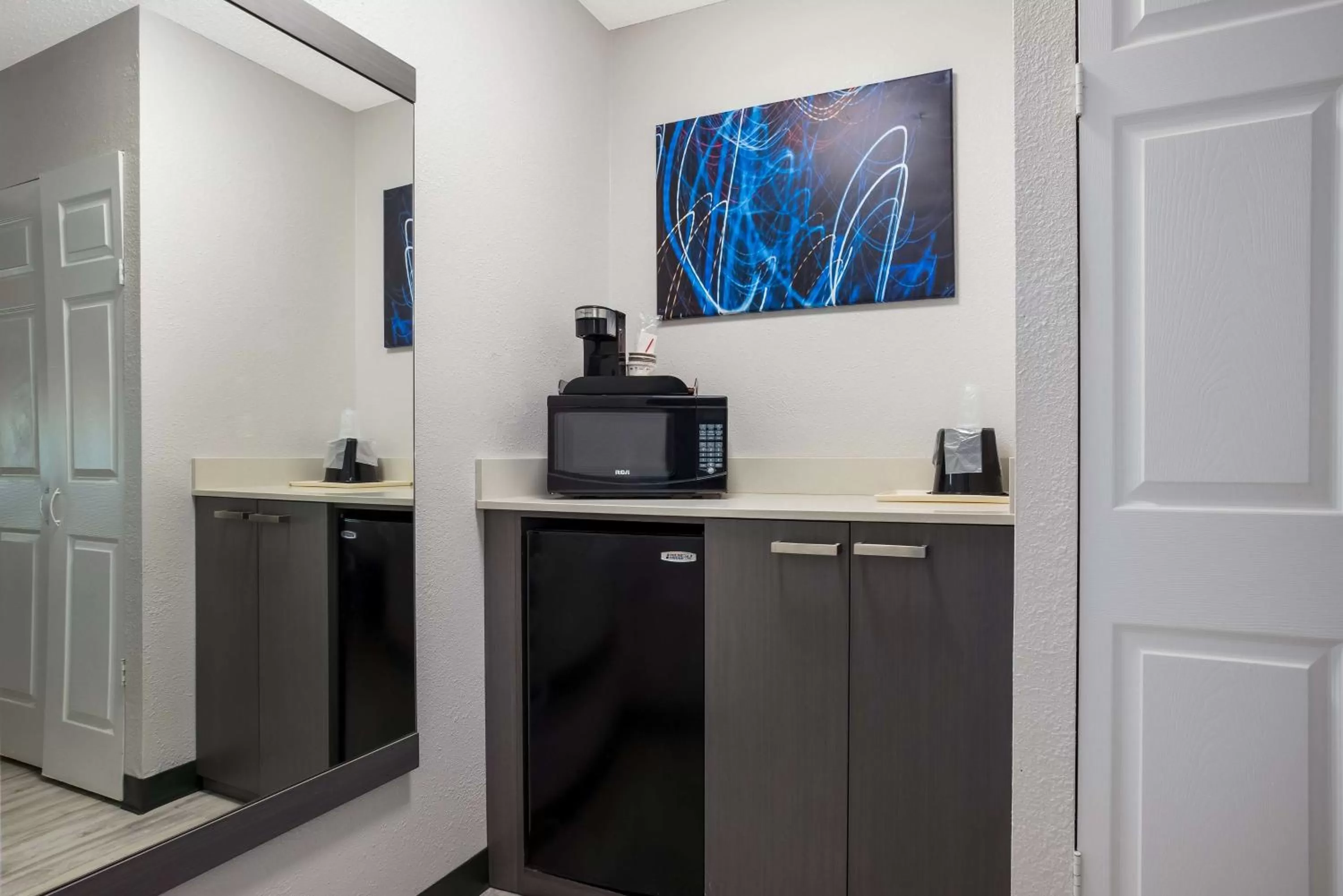 King Room - Non-Smoking in Best Western Bordentown Inn