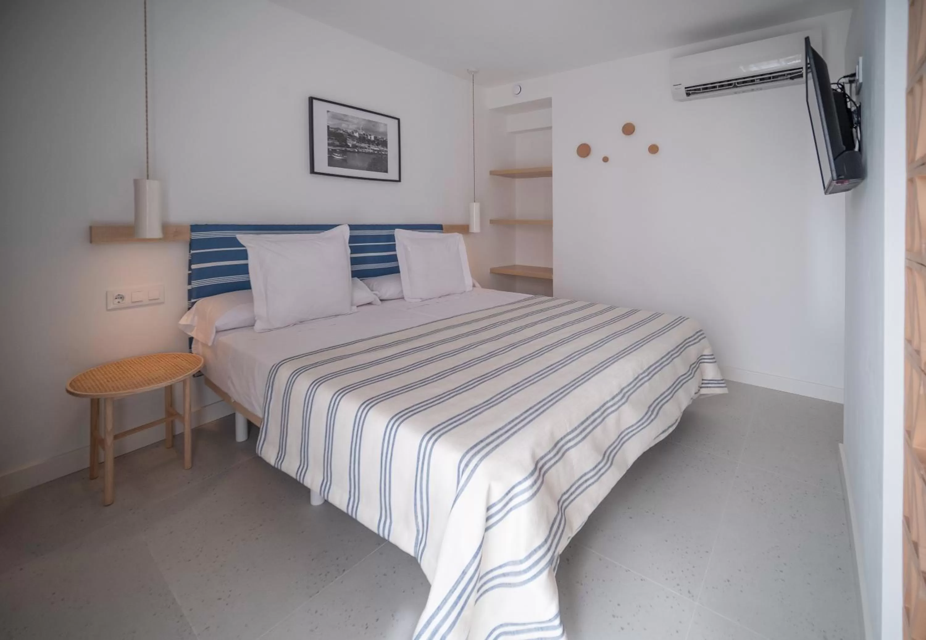 Double room with balcony with port view in HOTEL BINI