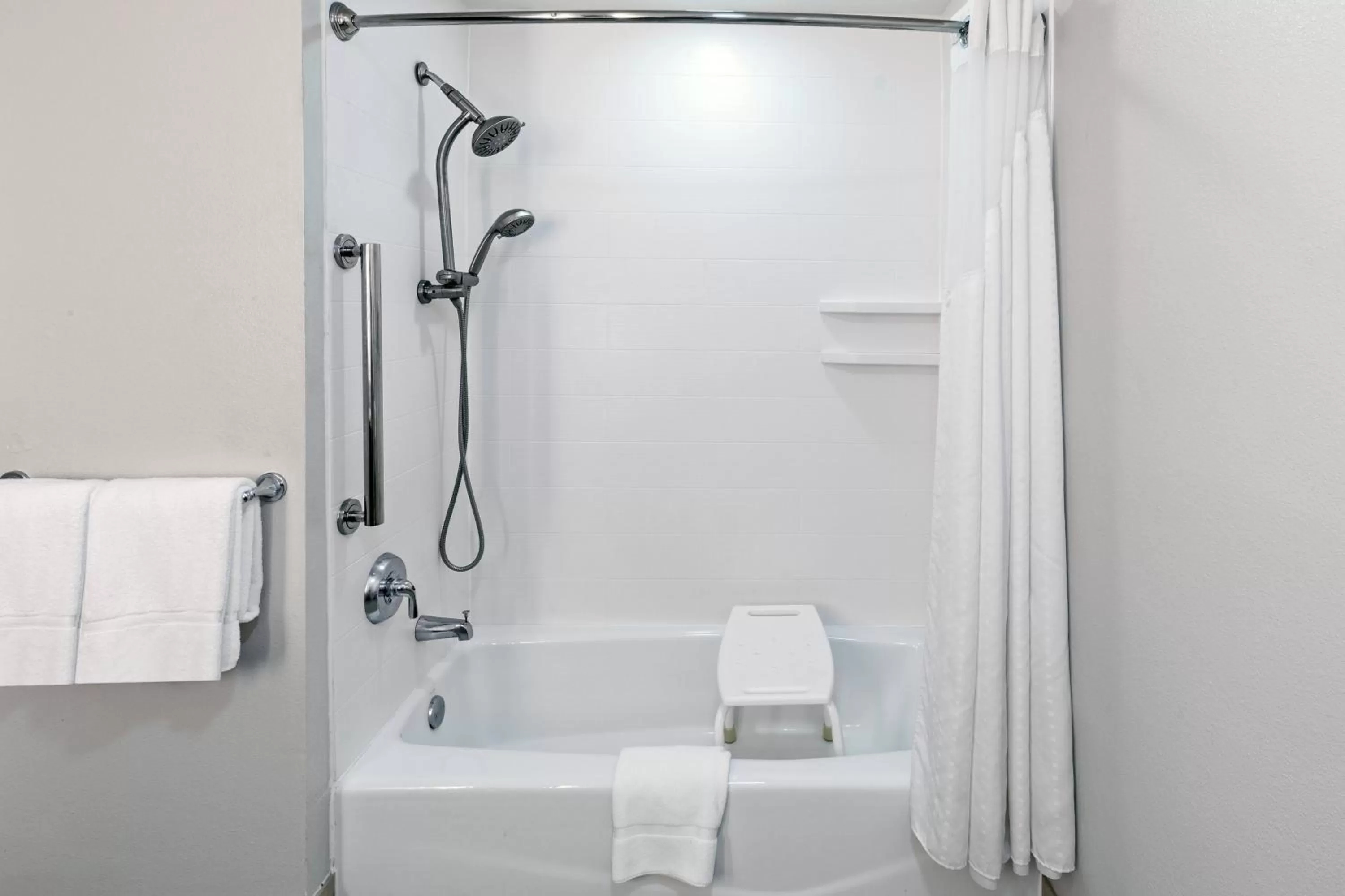 King Room - Mobility Access/Hearing Accessible in Holiday Inn Express Hotel & Suites Vidor South by IHG