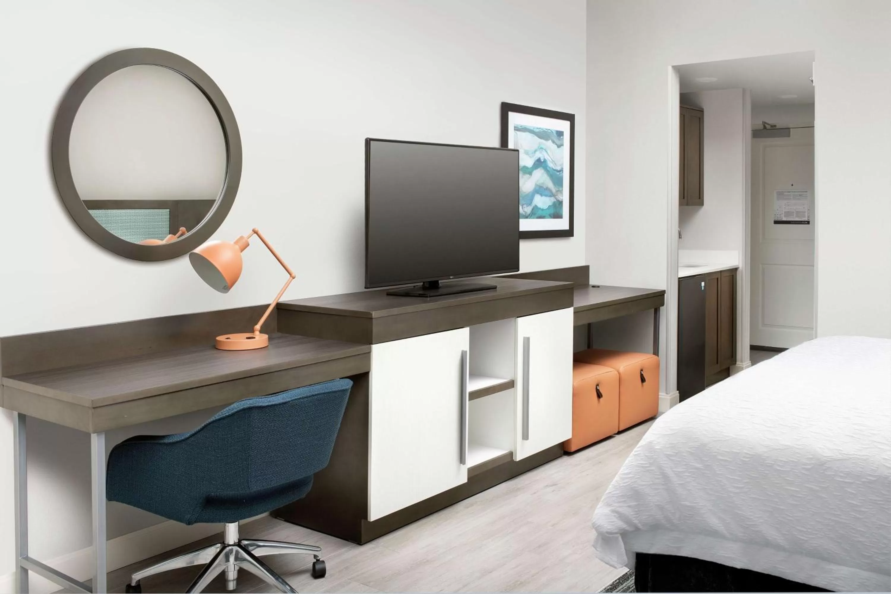 King Room with Roll-in Shower - Mobility Accessible/Non-Smoking in Hampton Inn Marathon - Florida Keys