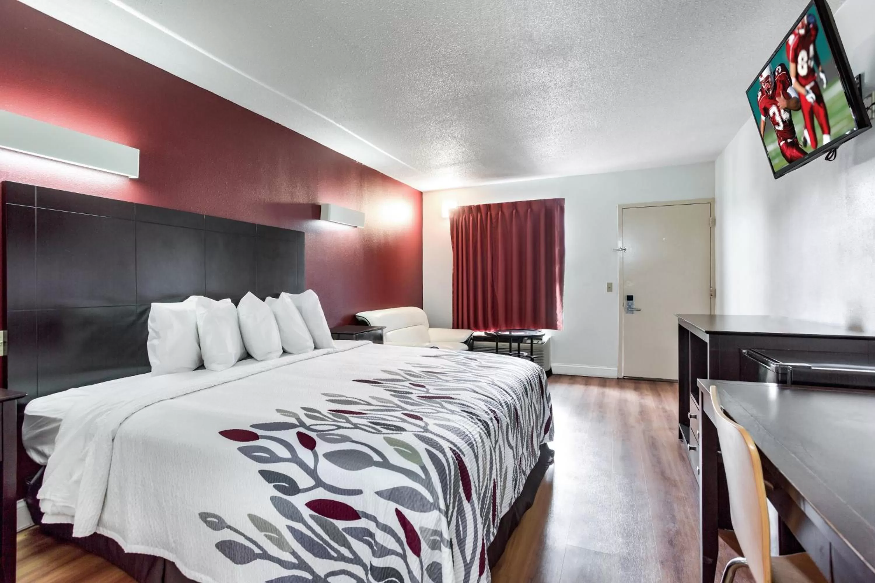 Superior King Room - Non-Smoking in Red Roof Inn Monteagle - I-24