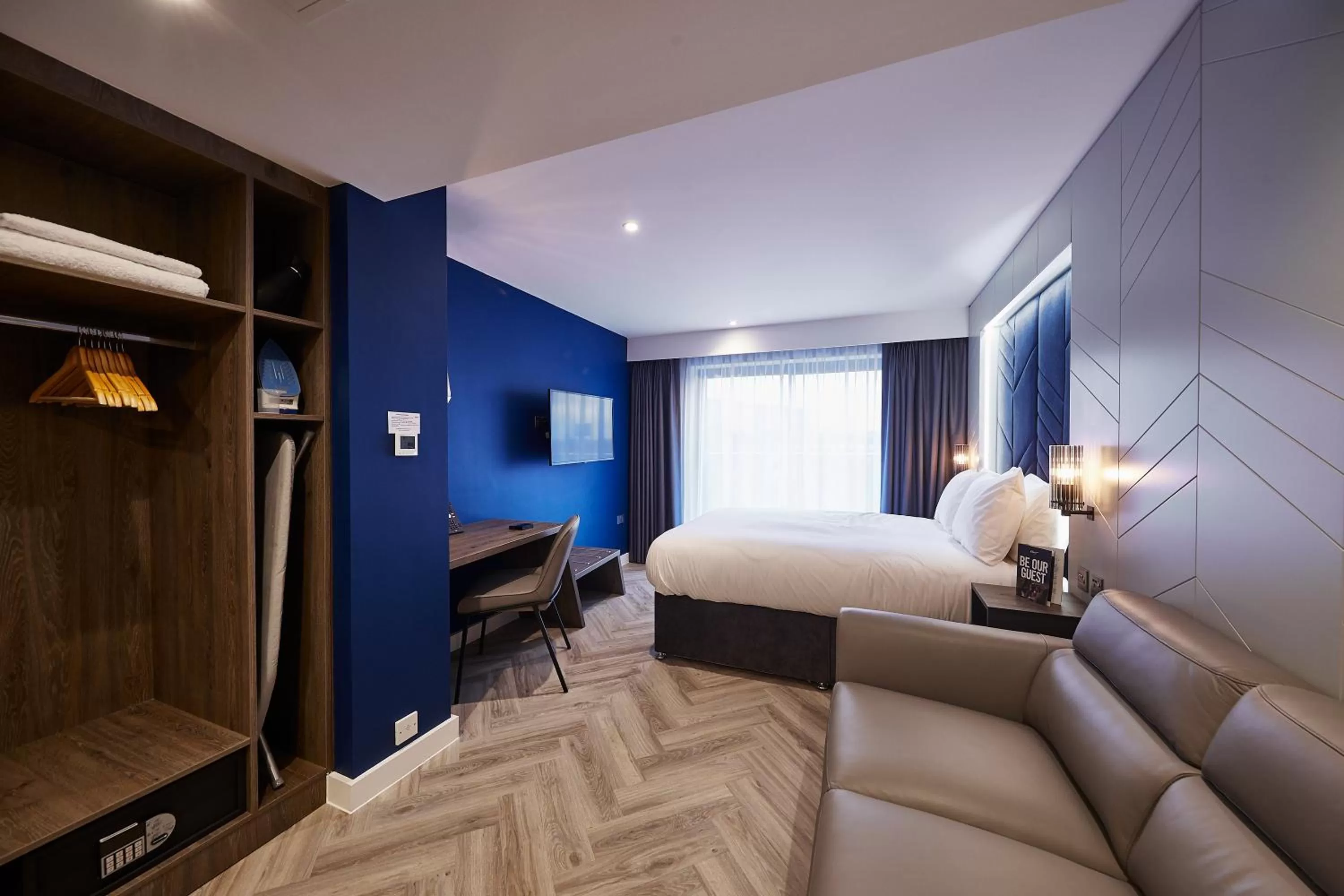 Smart Studio with Balcony in Roomzzz York City