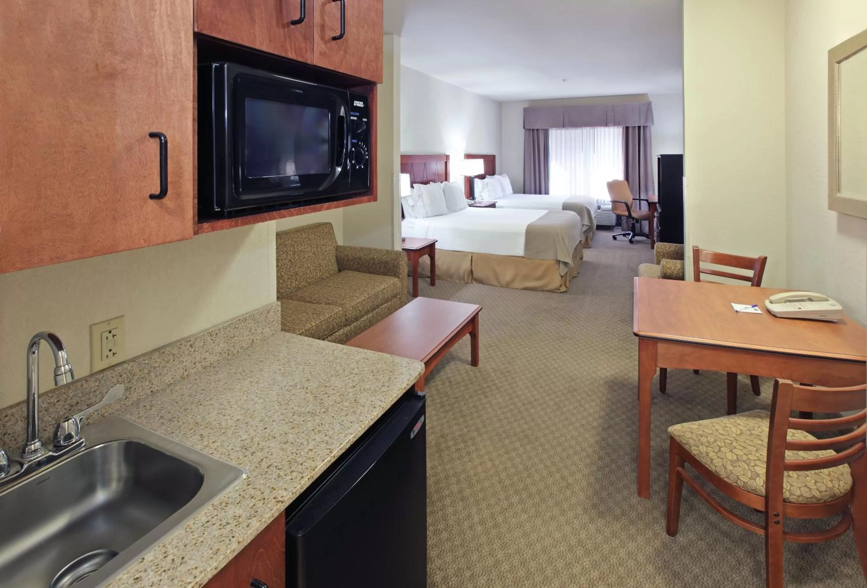 Suite with Two Queen Beds in Holiday Inn Express & Suites Pine Bluff/Pines Mall by IHG