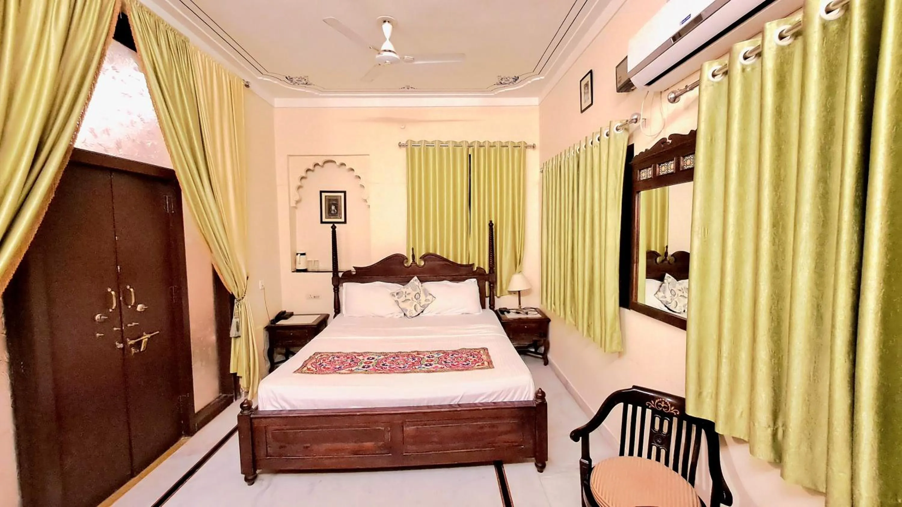 Deluxe Double or Twin Room in Sun Heritage Home