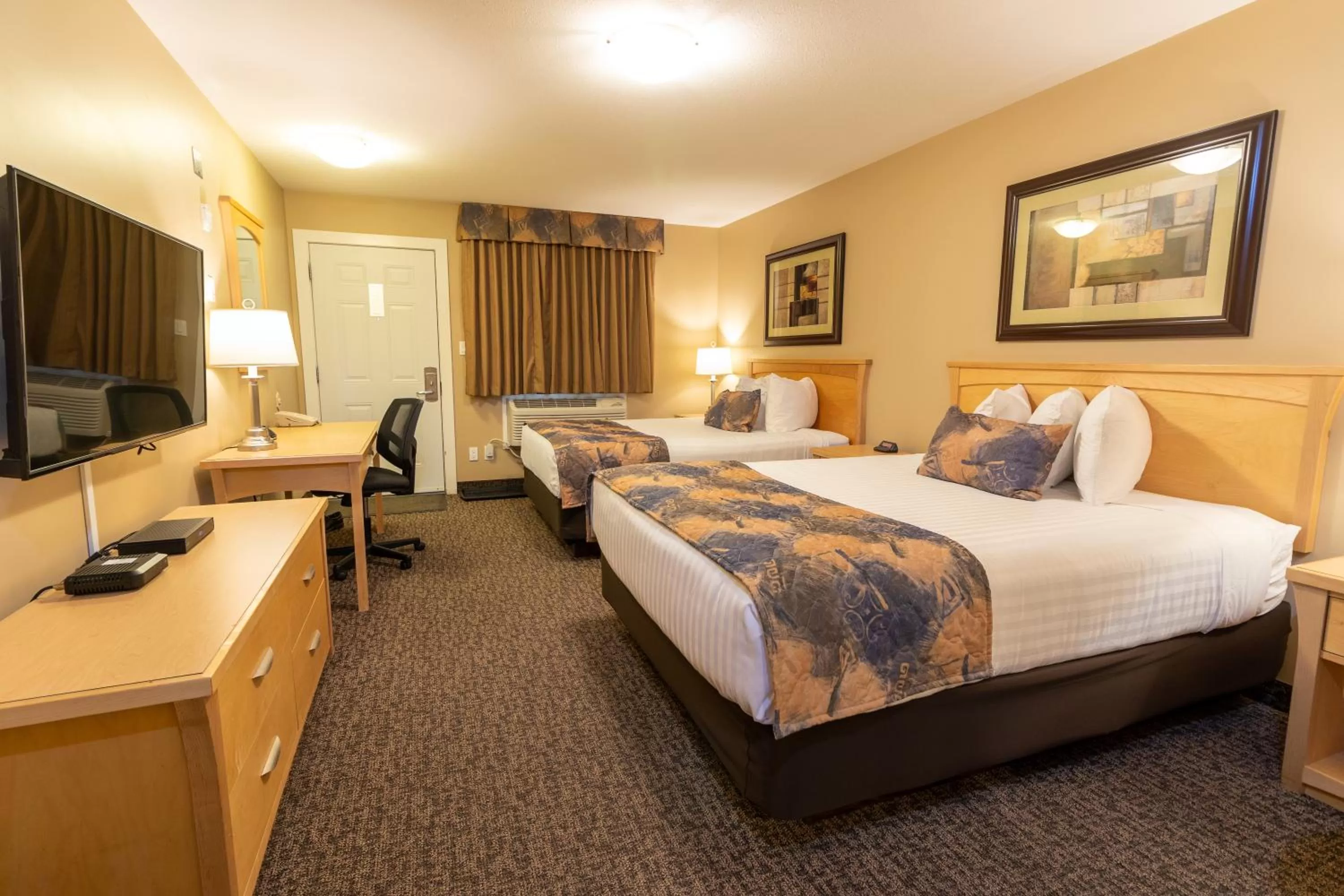 Queen Room with Two Queen Beds Kitchenette-Non-Smoking in BCMInns - Fort McMurray - Rusty's