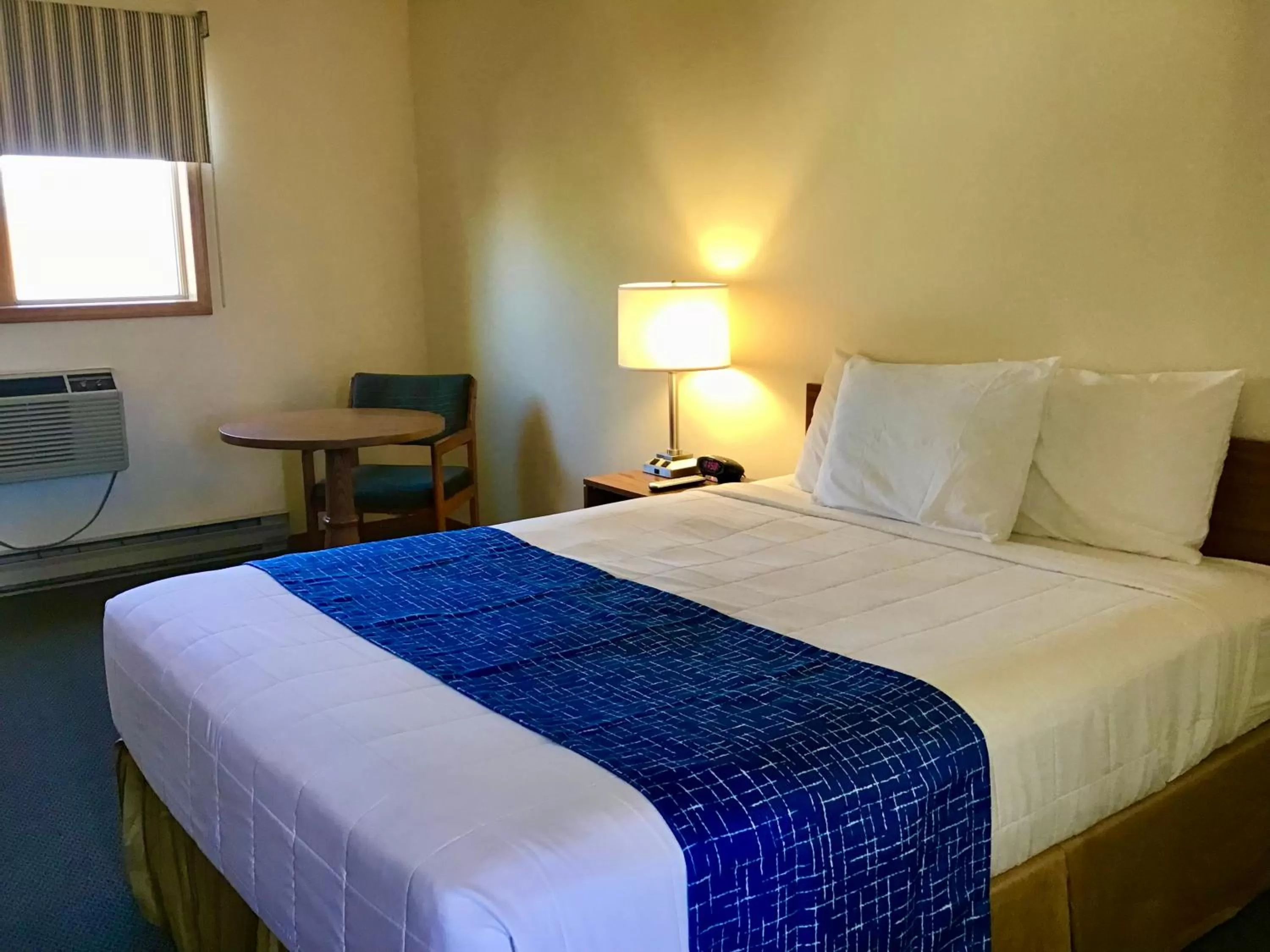 Queen Room - Non-Smoking in Travelodge by Wyndham Three Forks