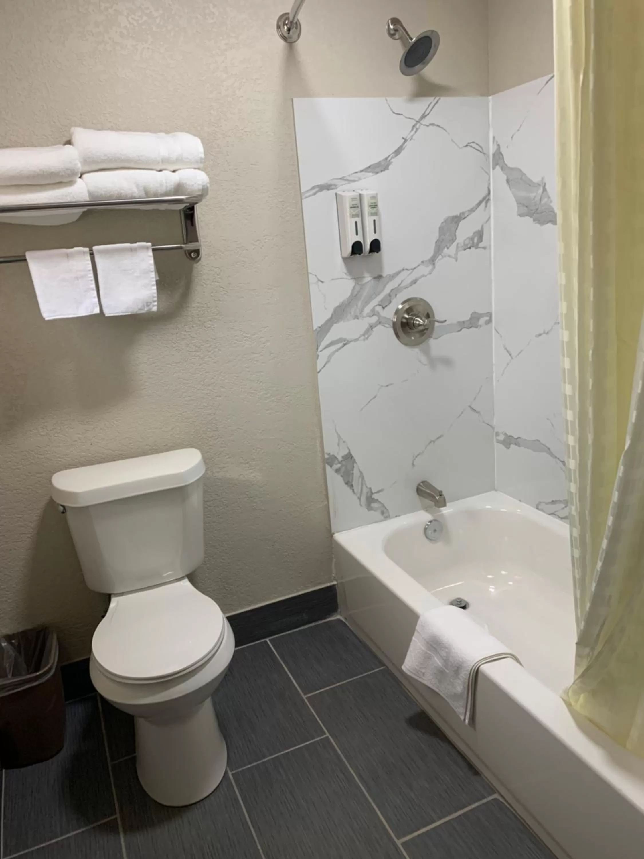 Budget Double Room in Crescent Park Motel & Suites