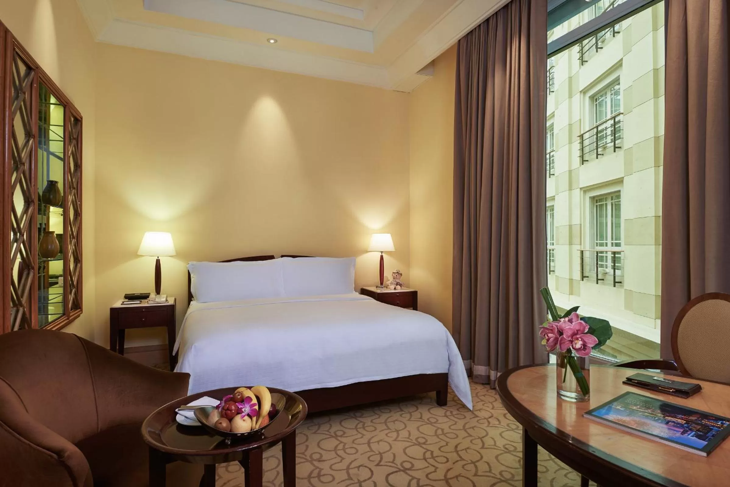 Straits Club Courtyard Room in The Fullerton Hotel Singapore